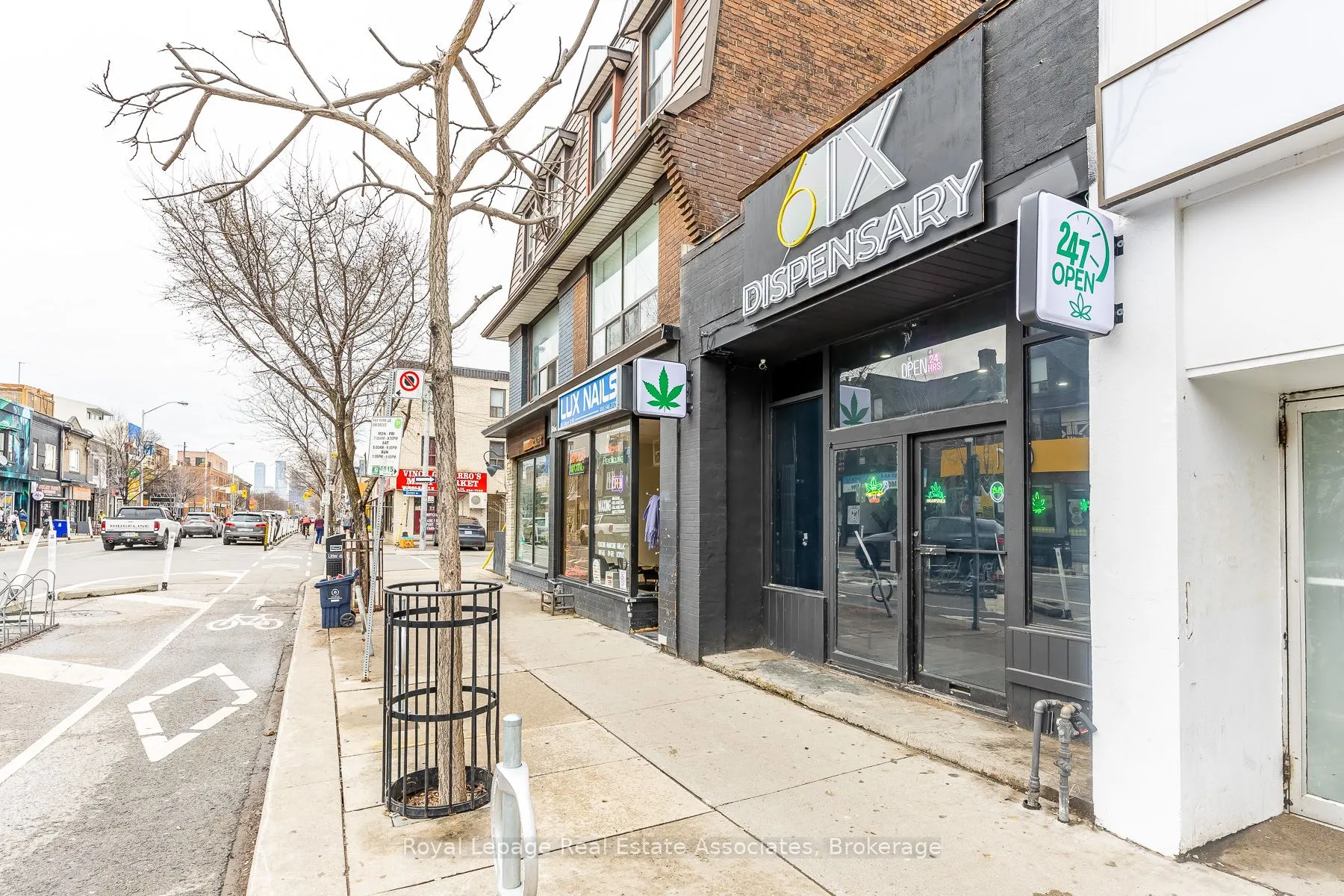 863 Bloor Street W