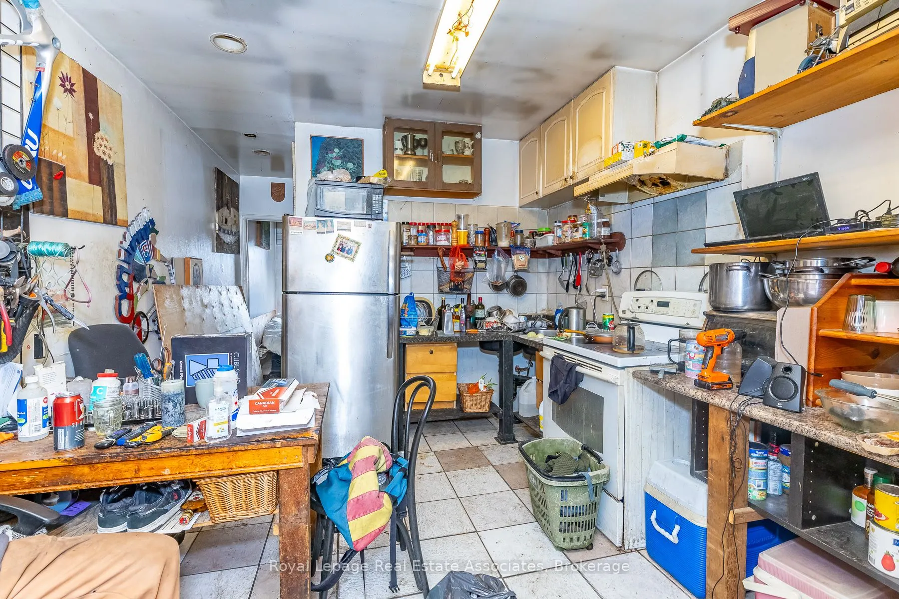 863 Bloor Street W