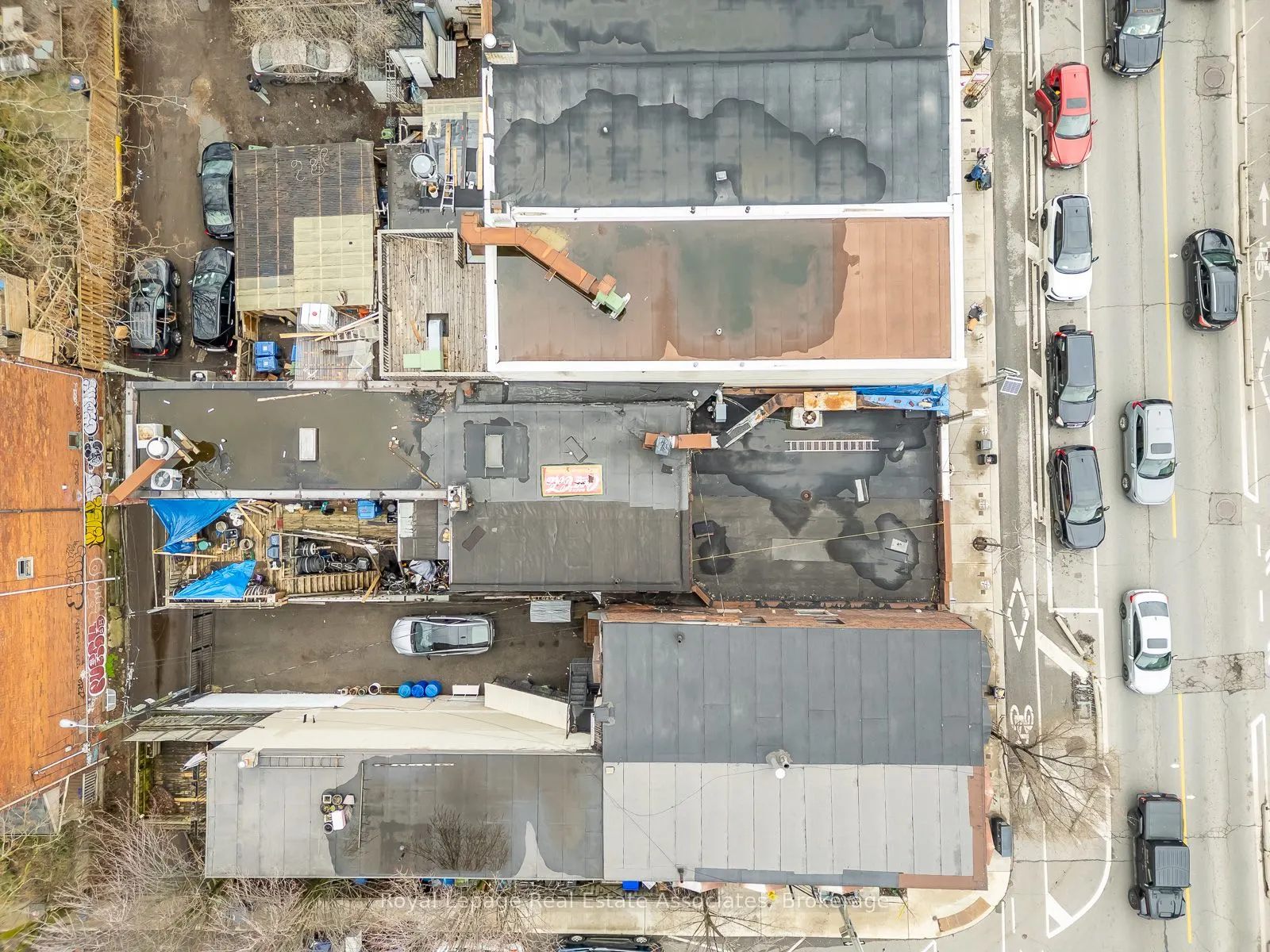 863 Bloor Street W