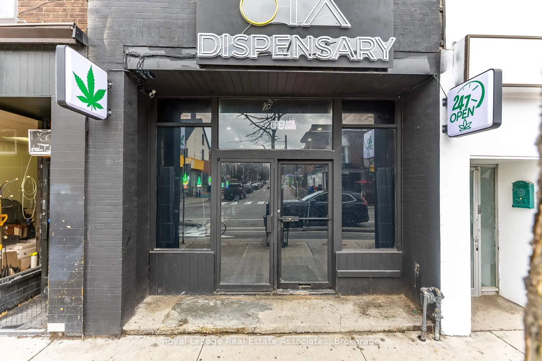 863 Bloor Street W