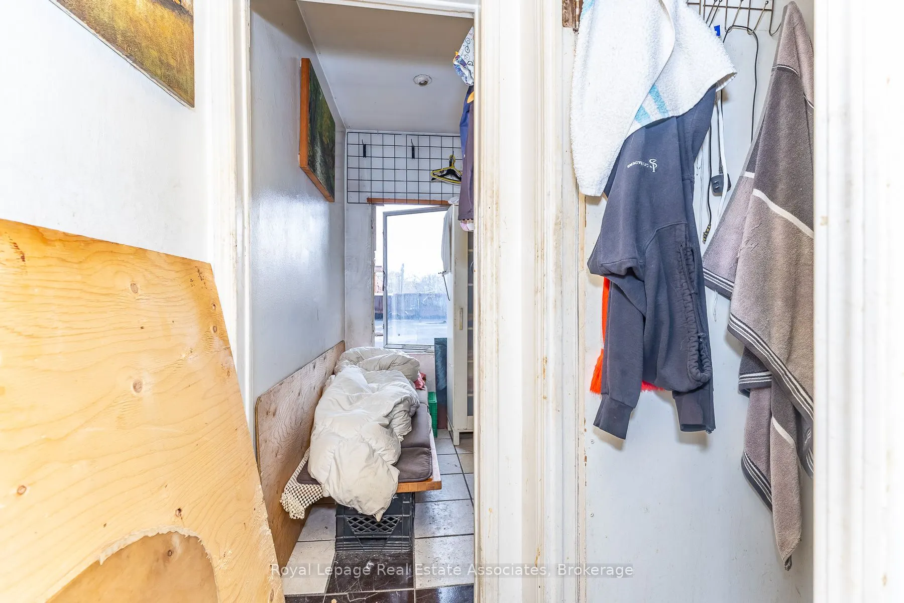 863 Bloor Street W