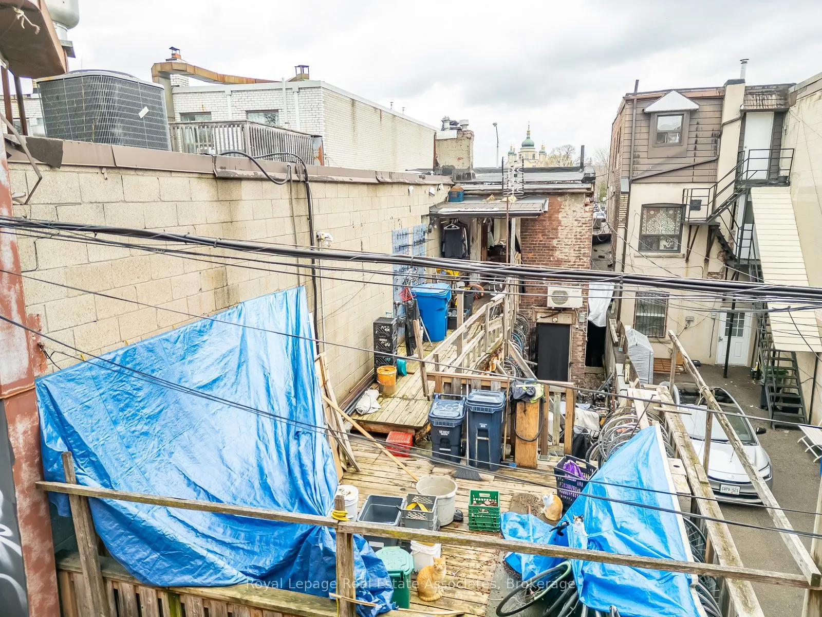 863 Bloor Street W