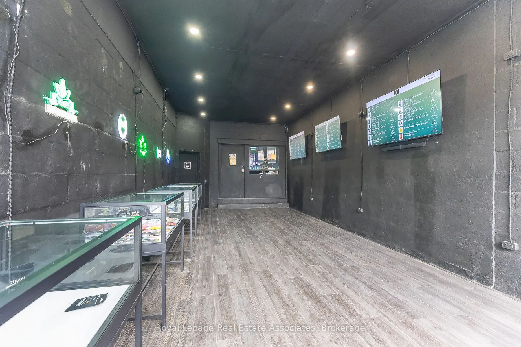 863 Bloor Street W