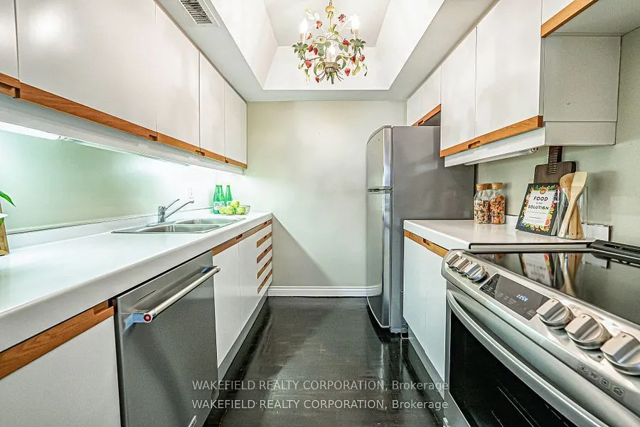 61 St Clair Avenue W #505