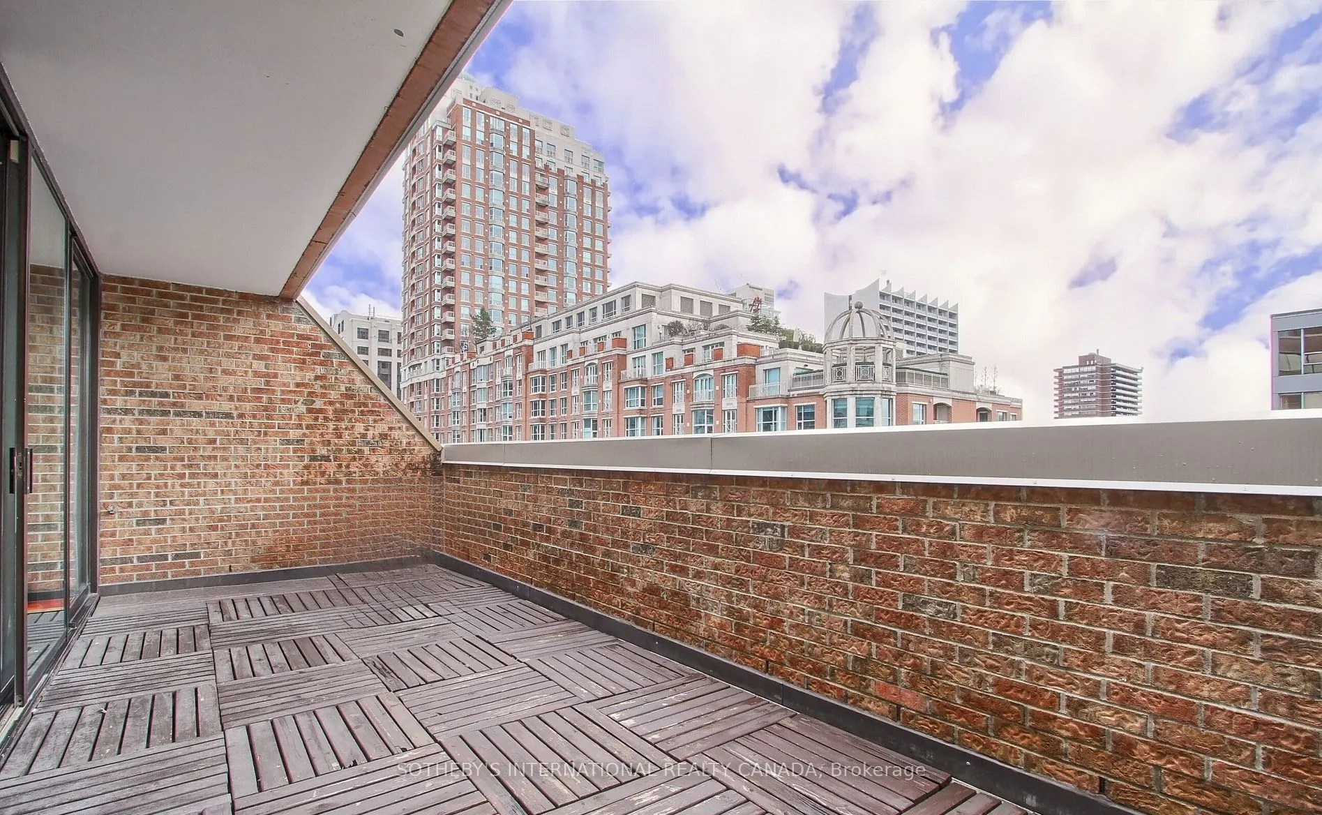55A Avenue Road #408