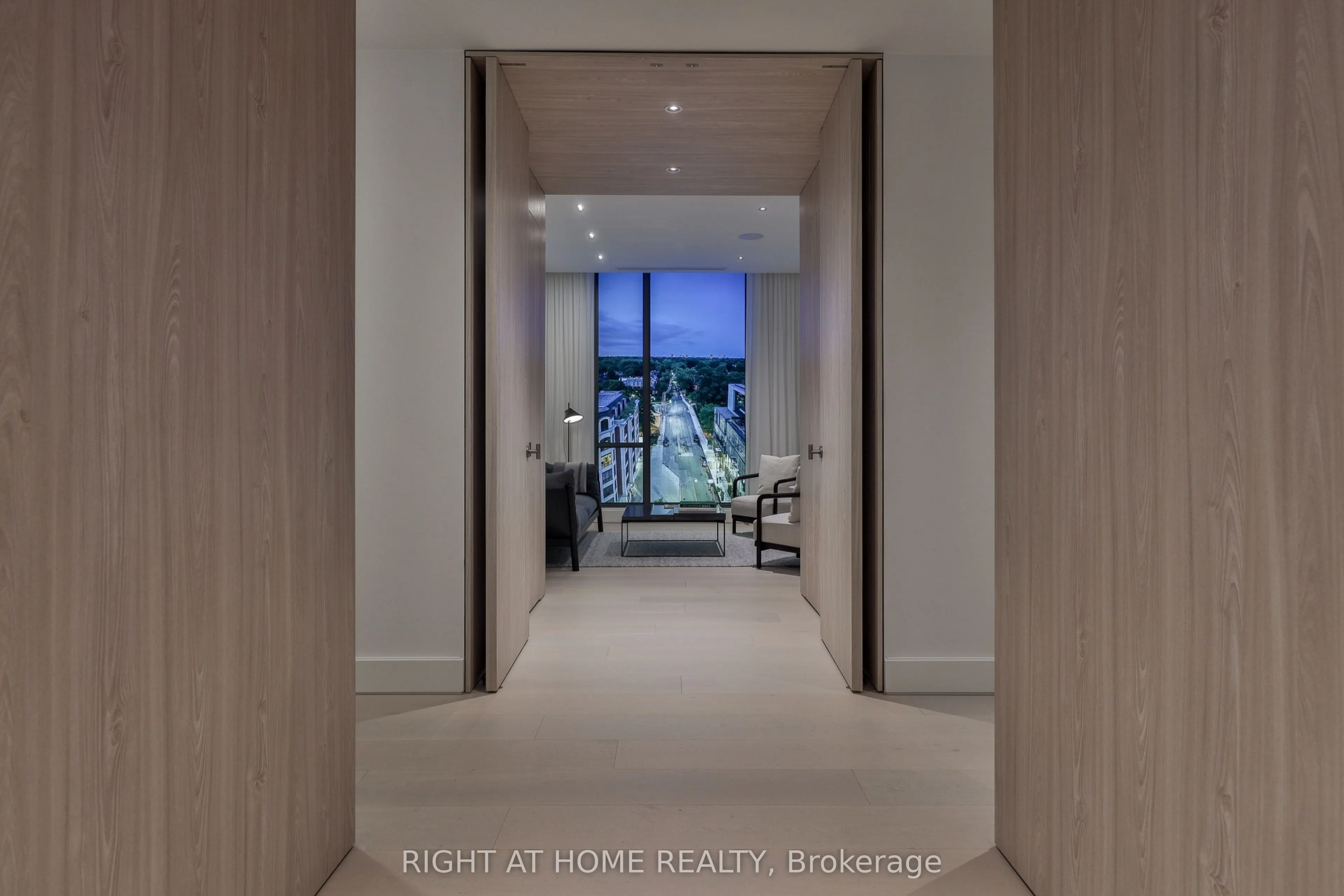 1 Roxborough Street W #403