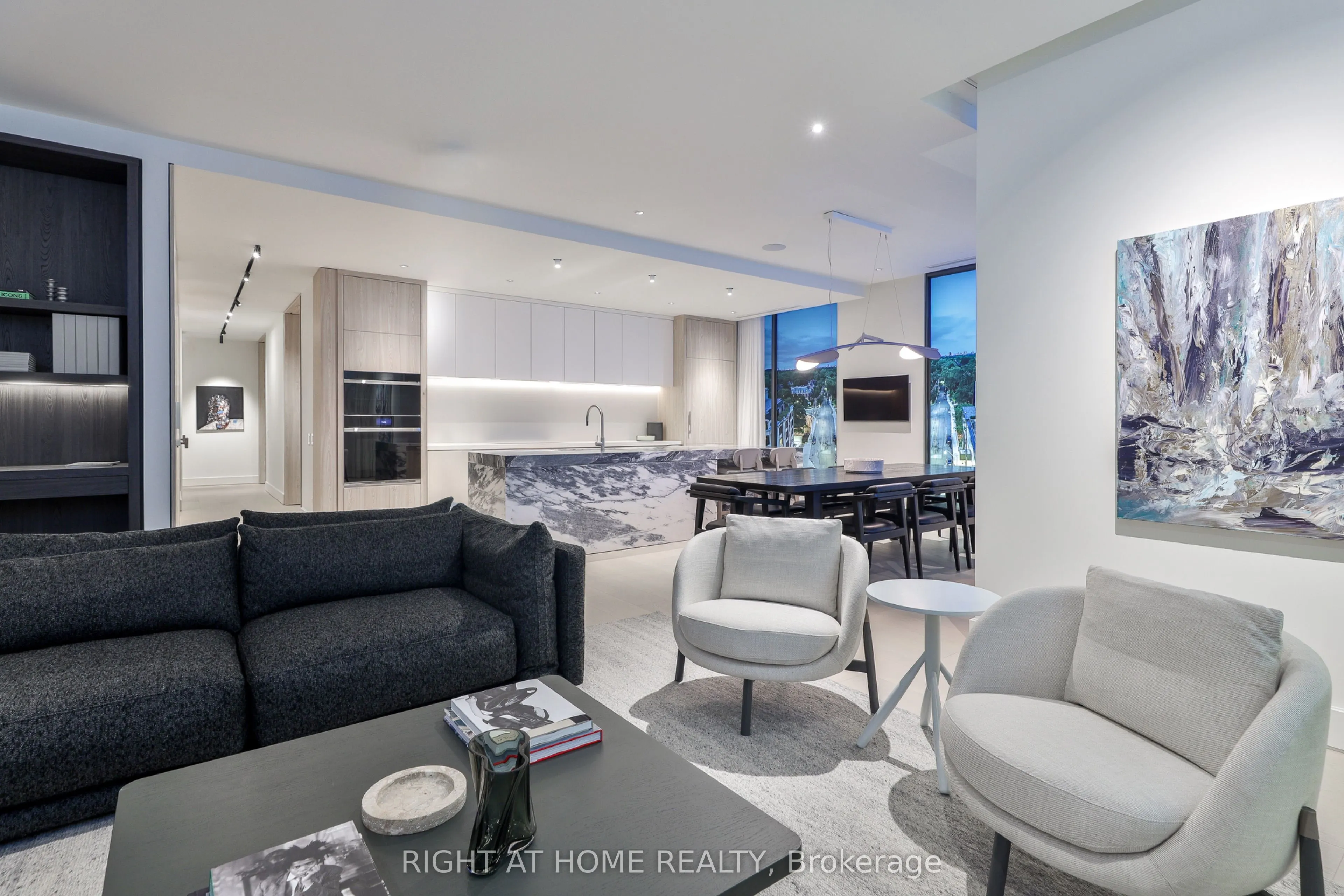 1 Roxborough Street W #403