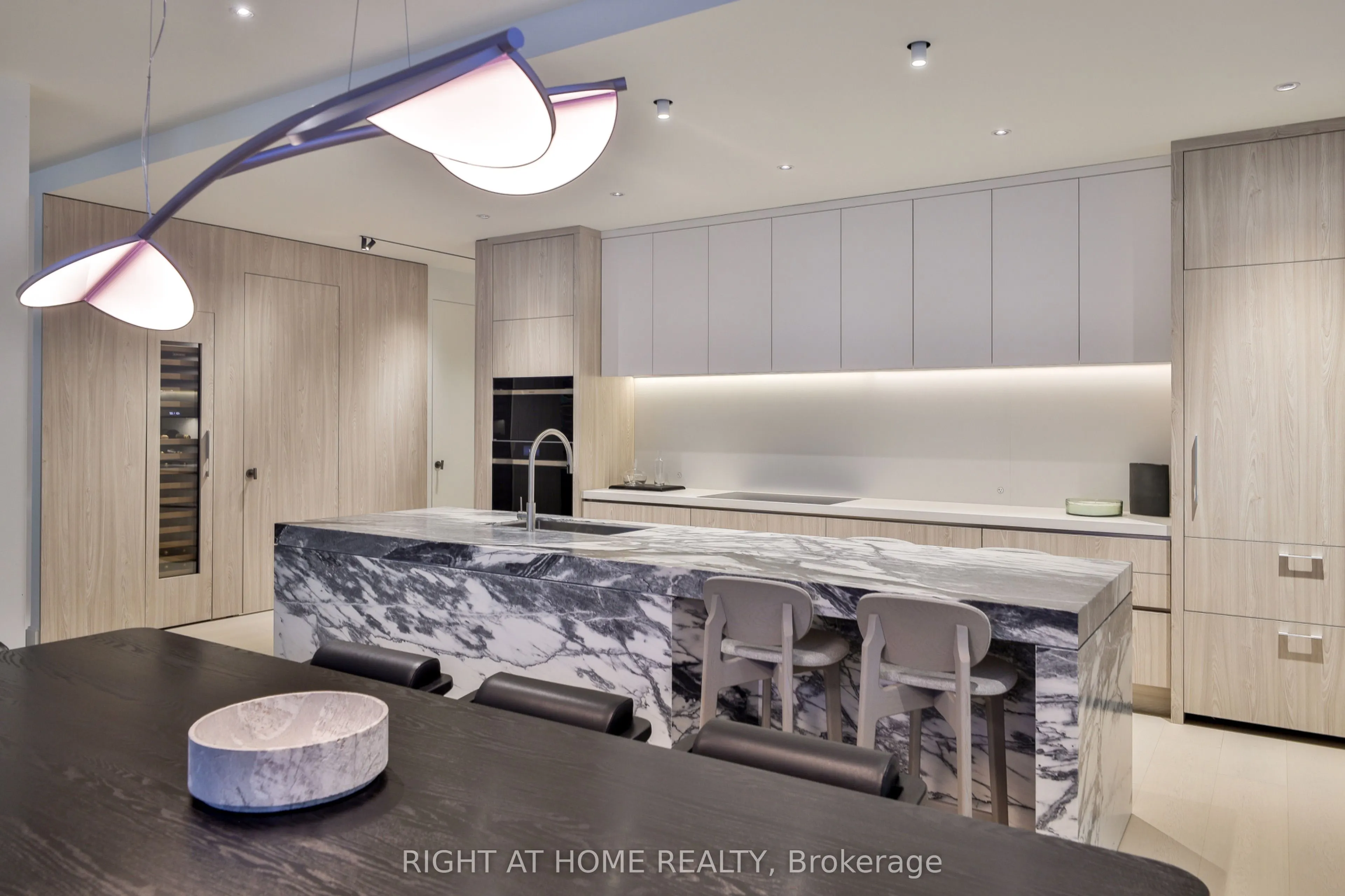 1 Roxborough Street W #403