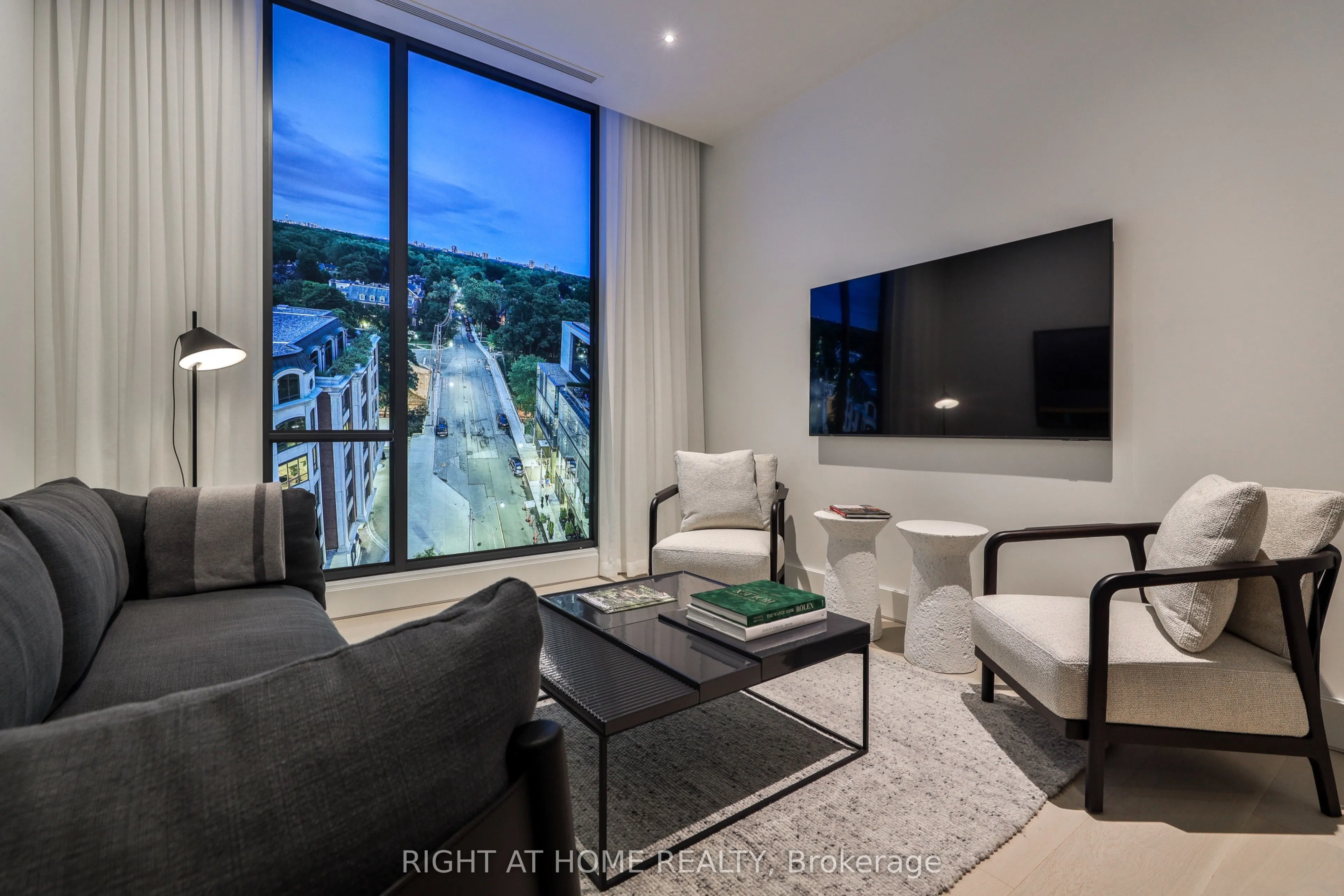 1 Roxborough Street W #403
