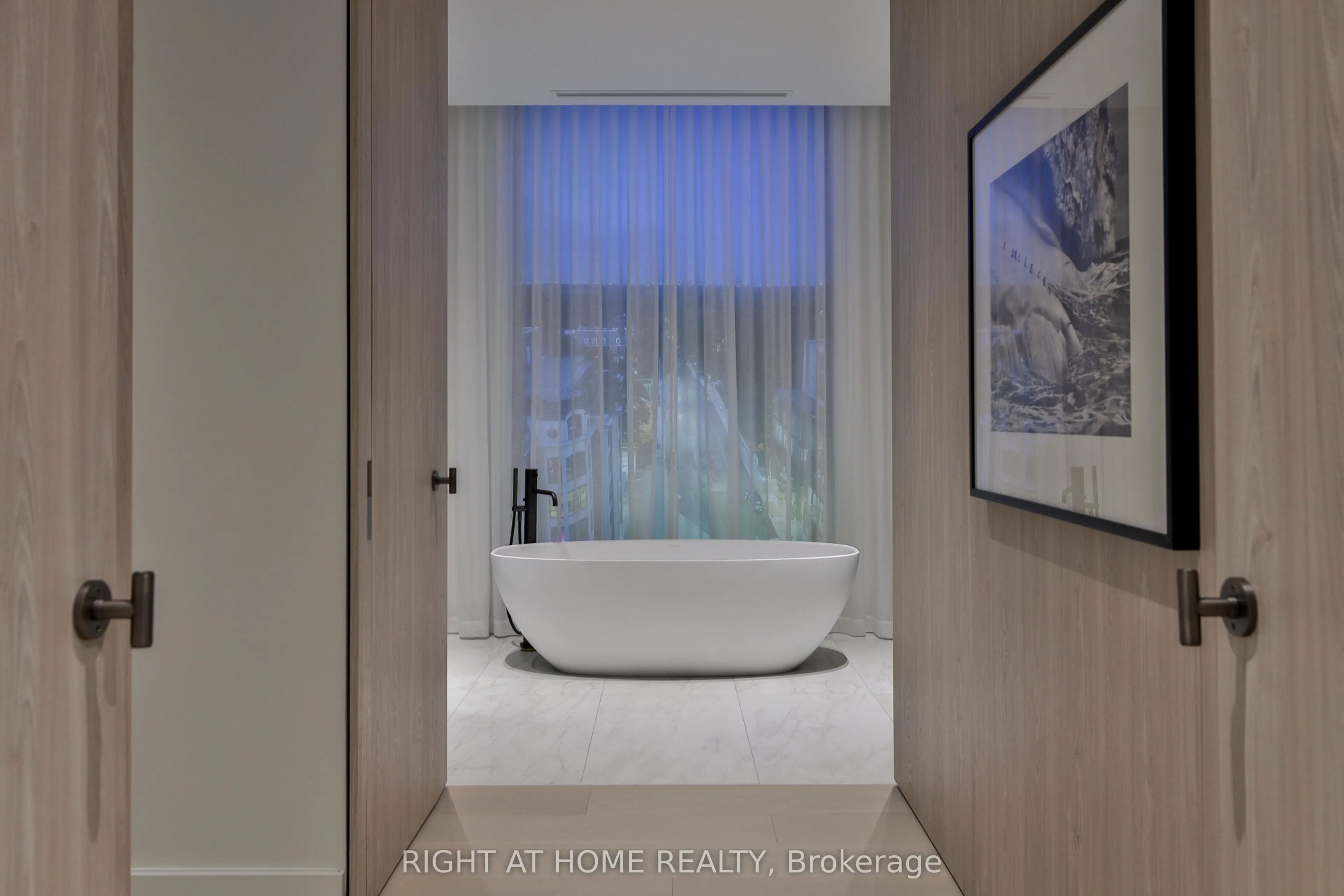 1 Roxborough Street W #403