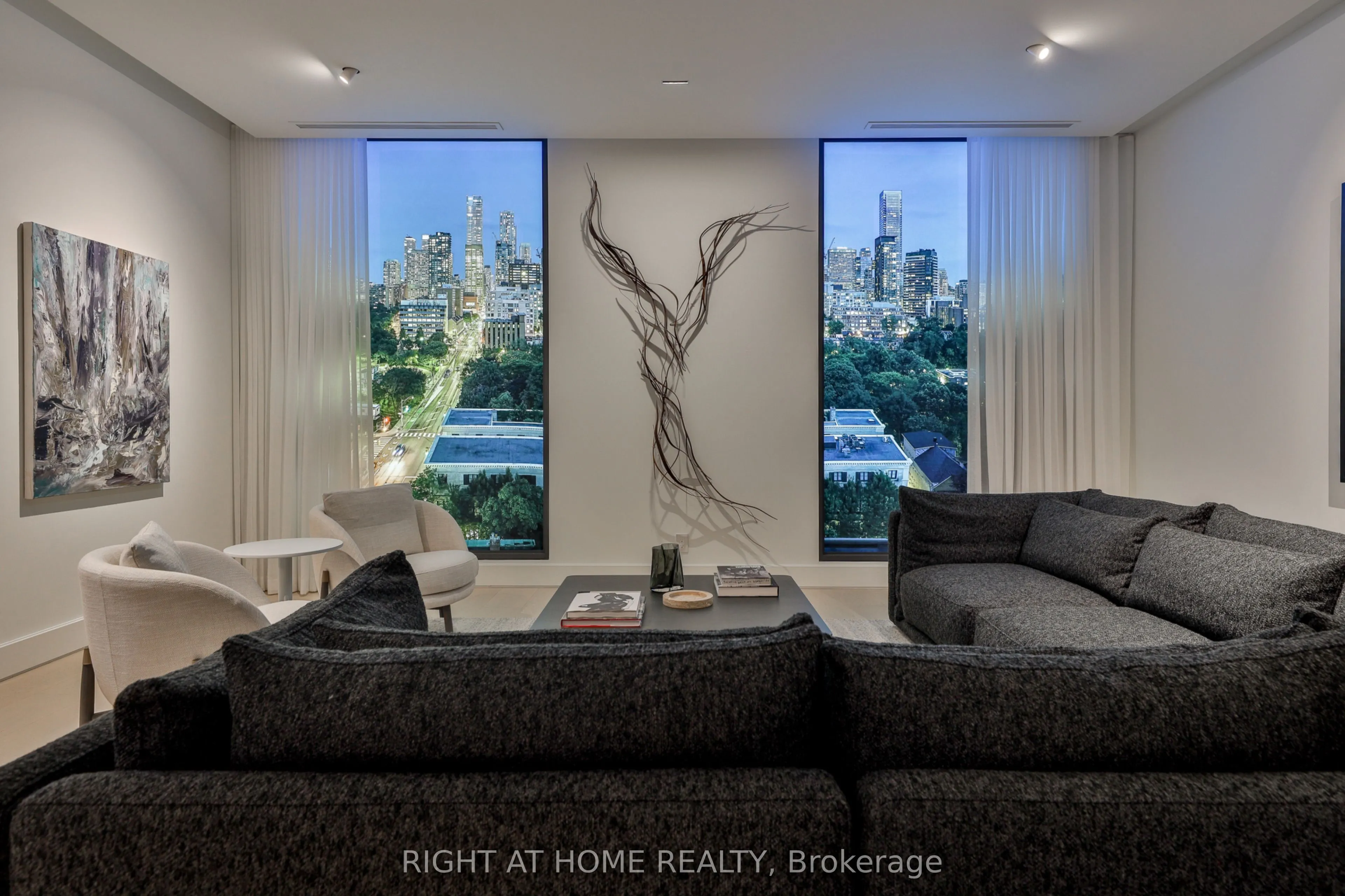 1 Roxborough Street W #403
