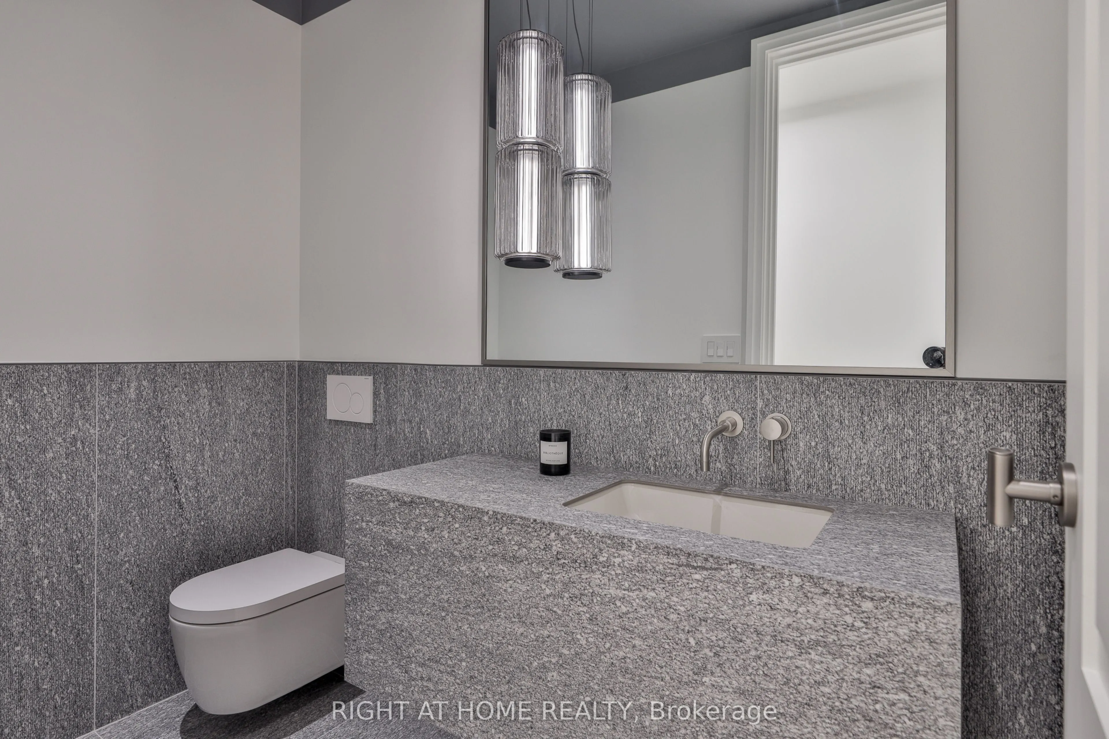 1 Roxborough Street W #403