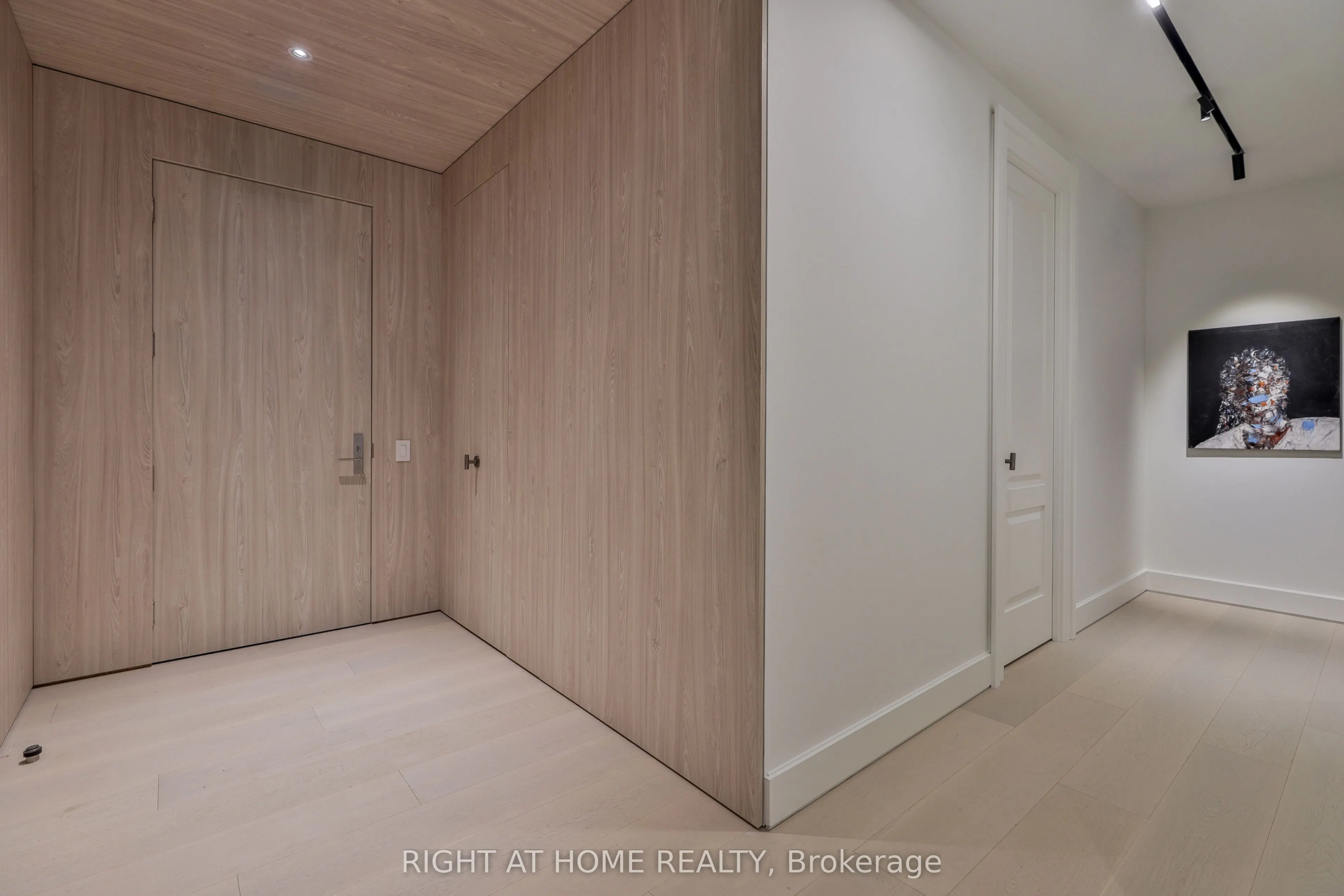 1 Roxborough Street W #403