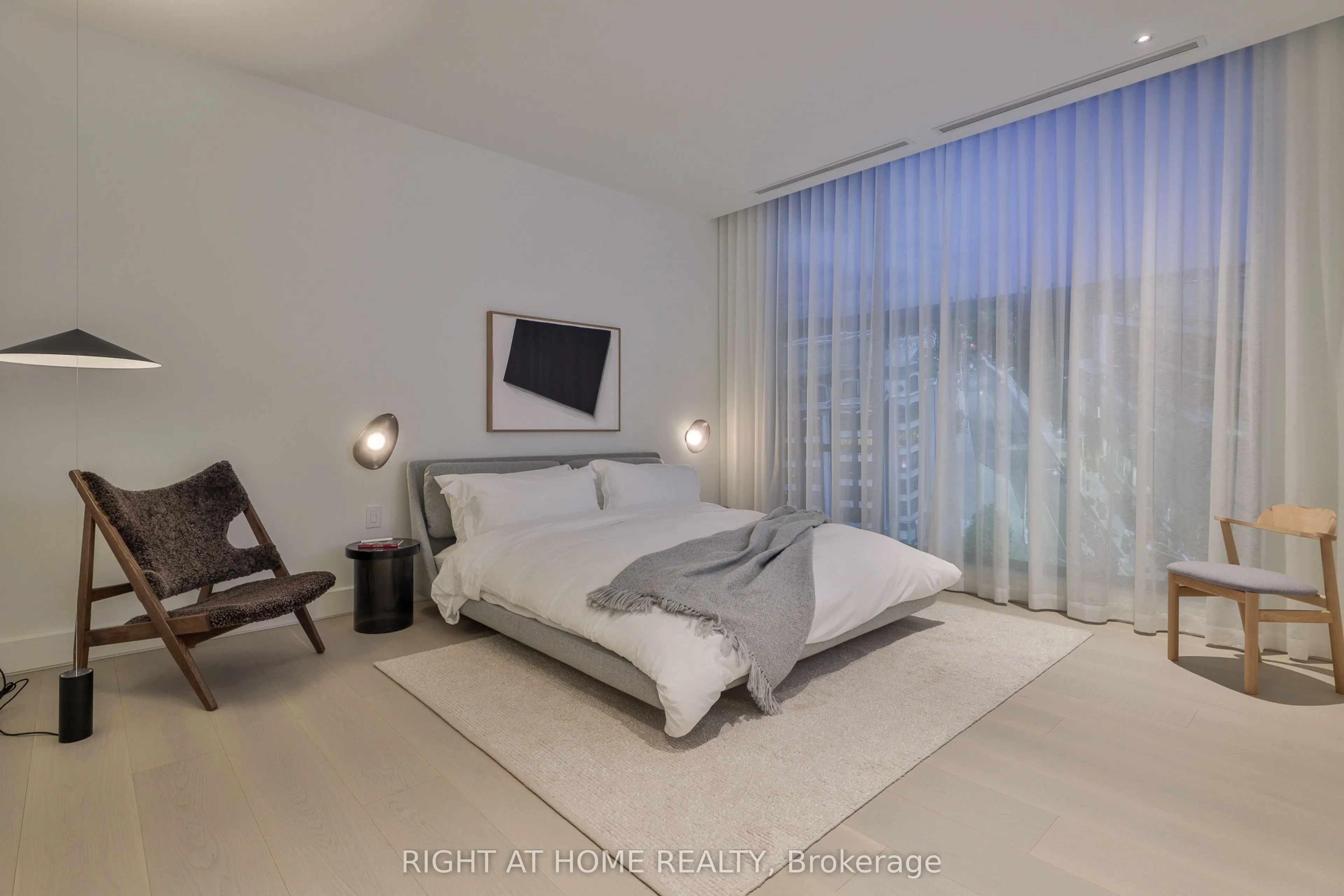 1 Roxborough Street W #403
