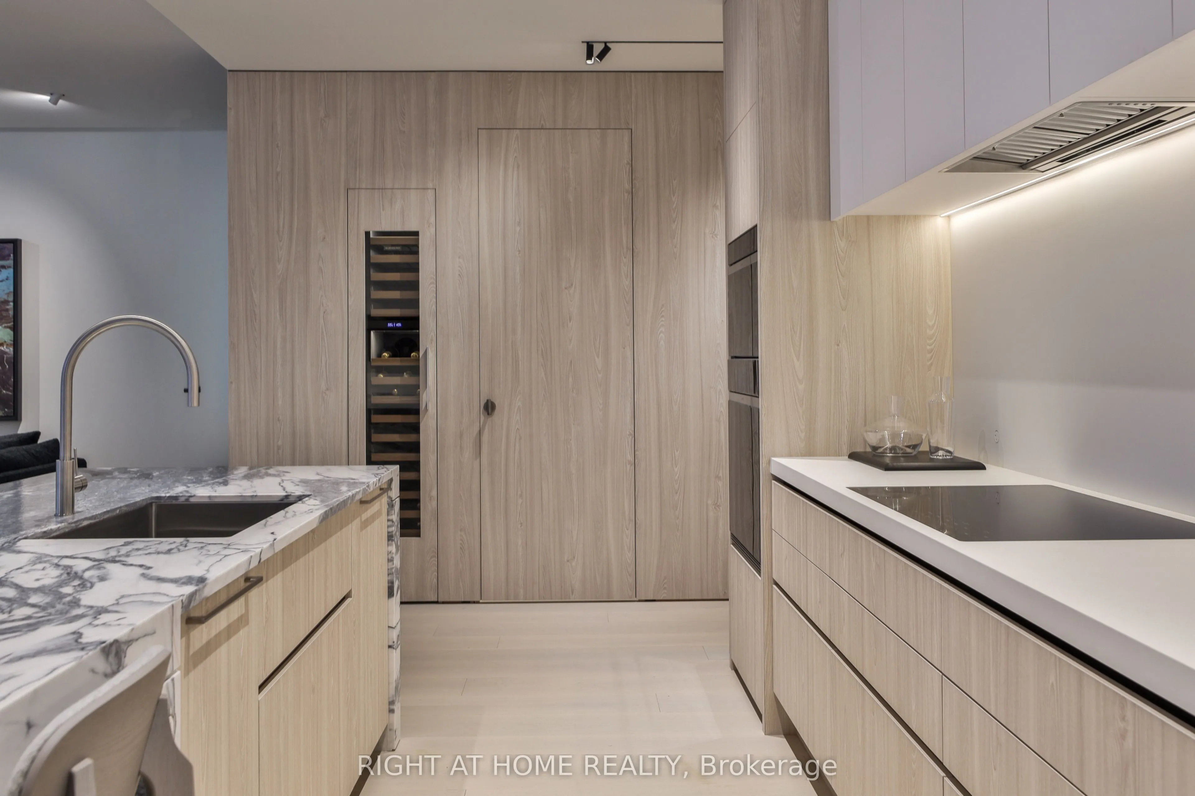 1 Roxborough Street W #403