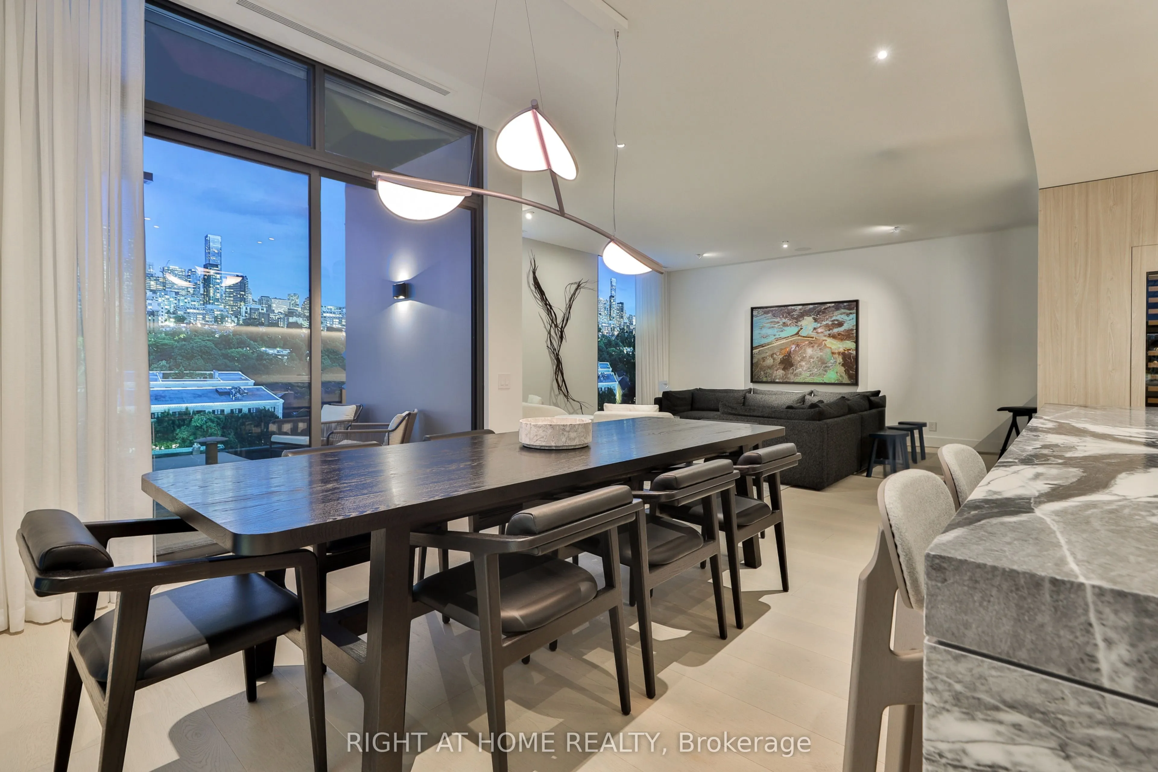 1 Roxborough Street W #403