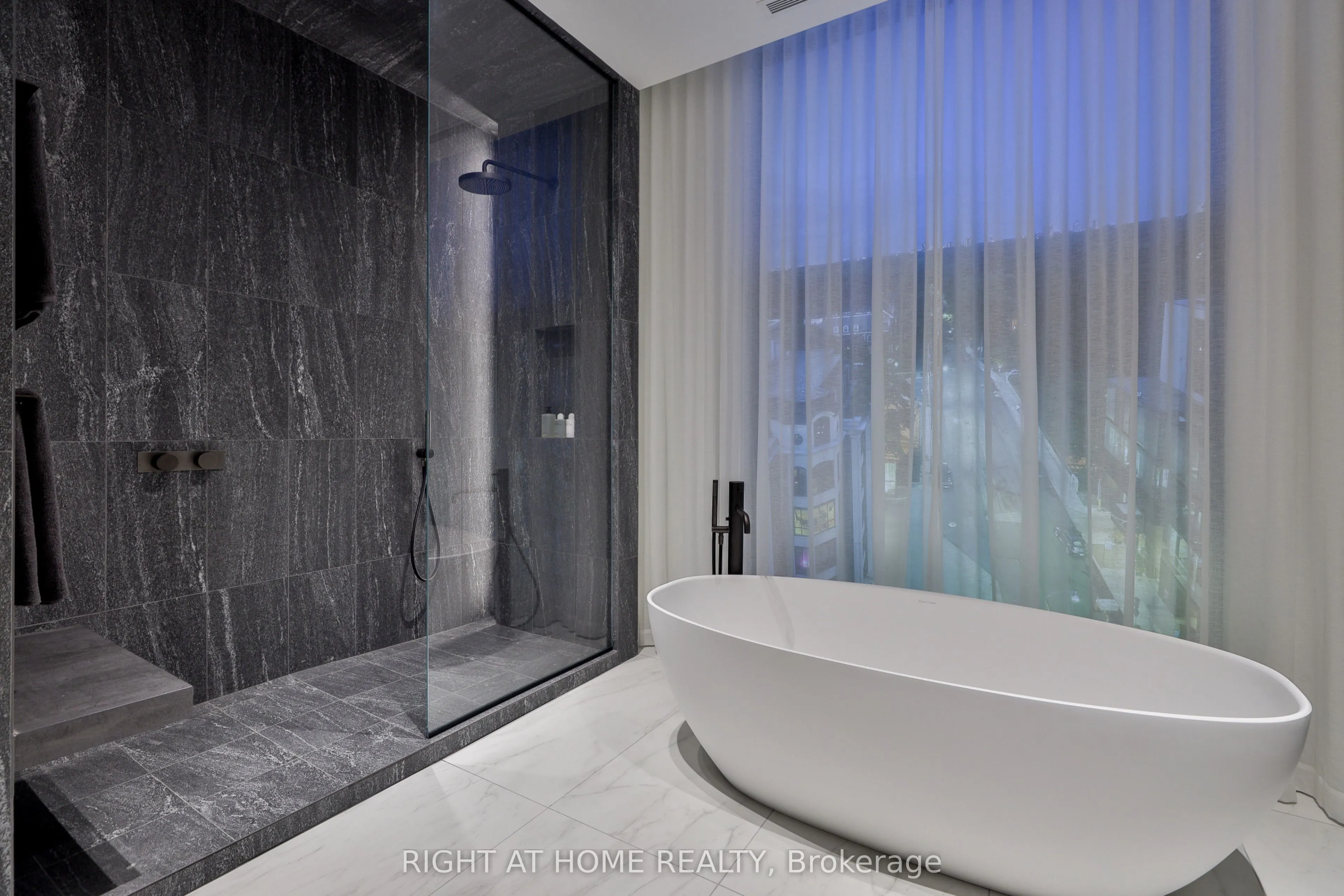1 Roxborough Street W #403