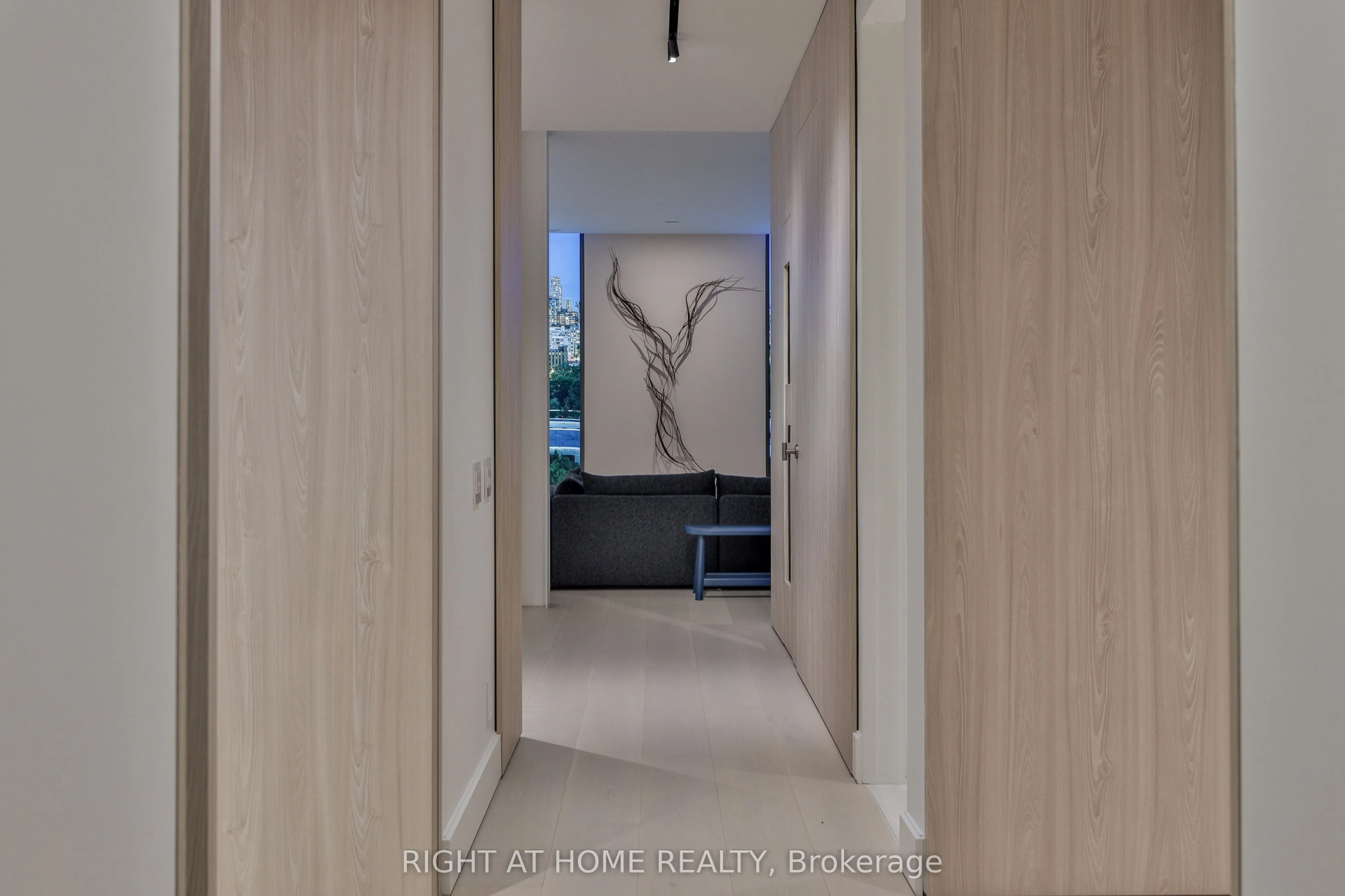 1 Roxborough Street W #403