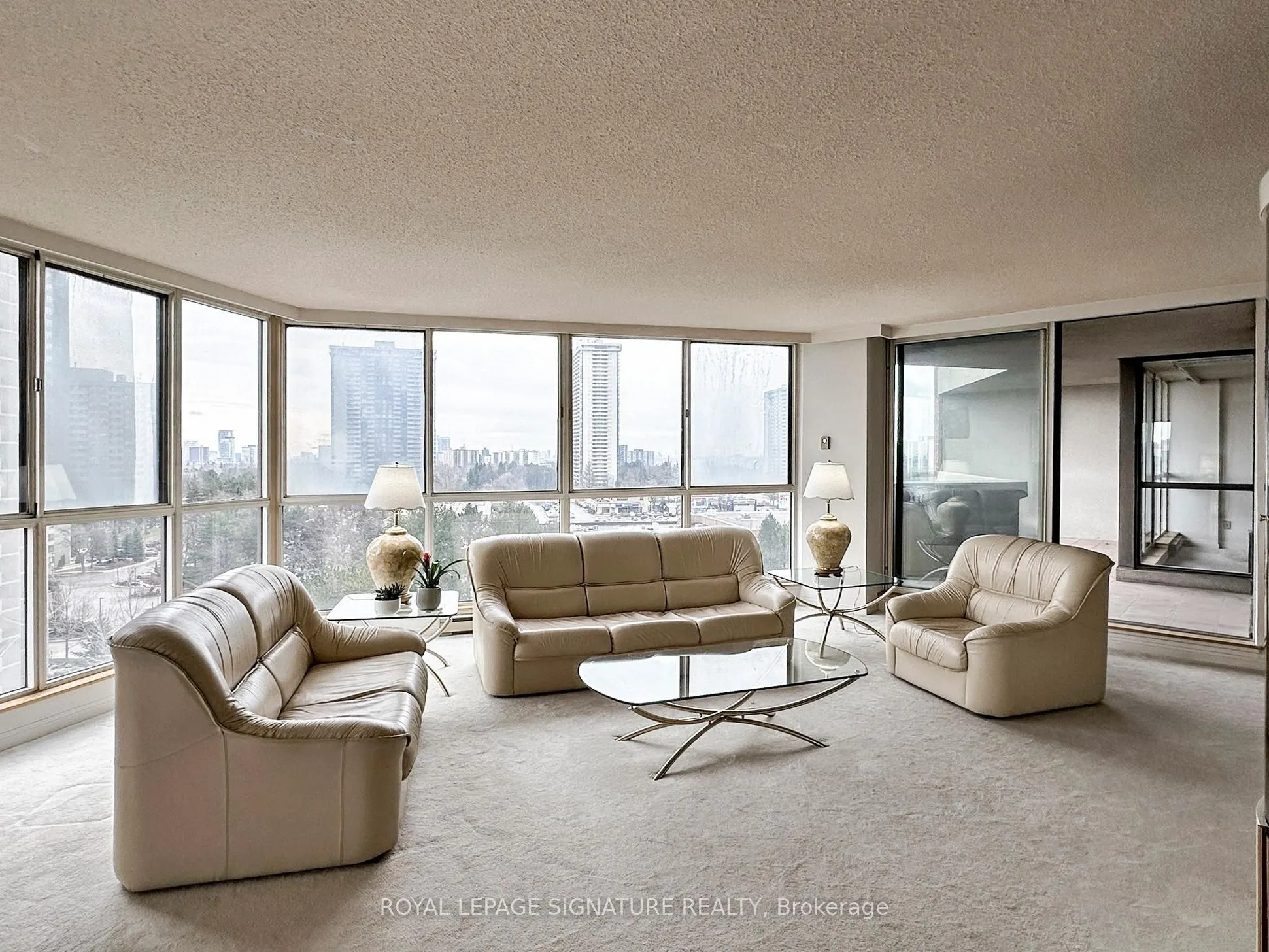 85 Skymark Drive #1001