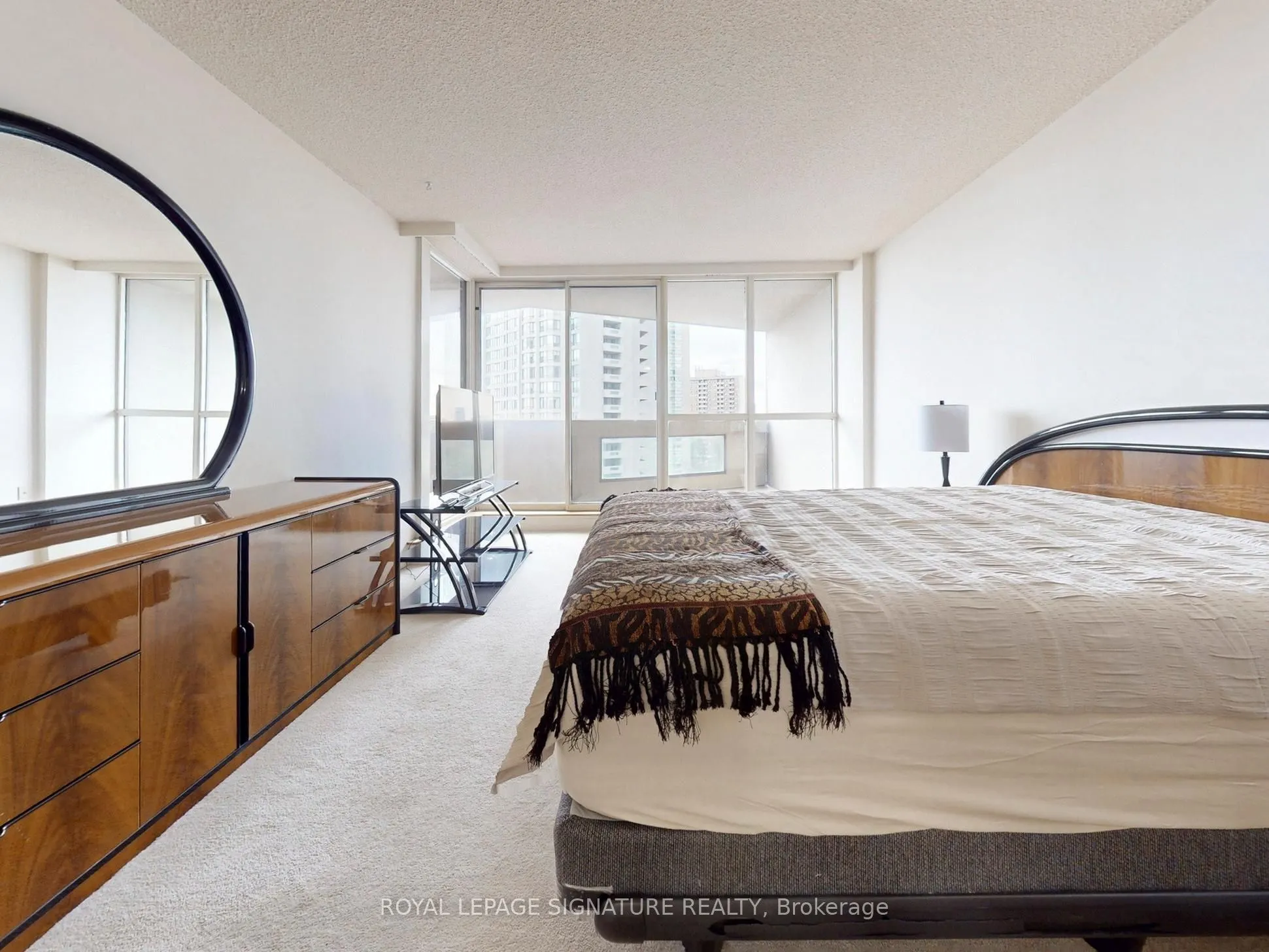 85 Skymark Drive #1001
