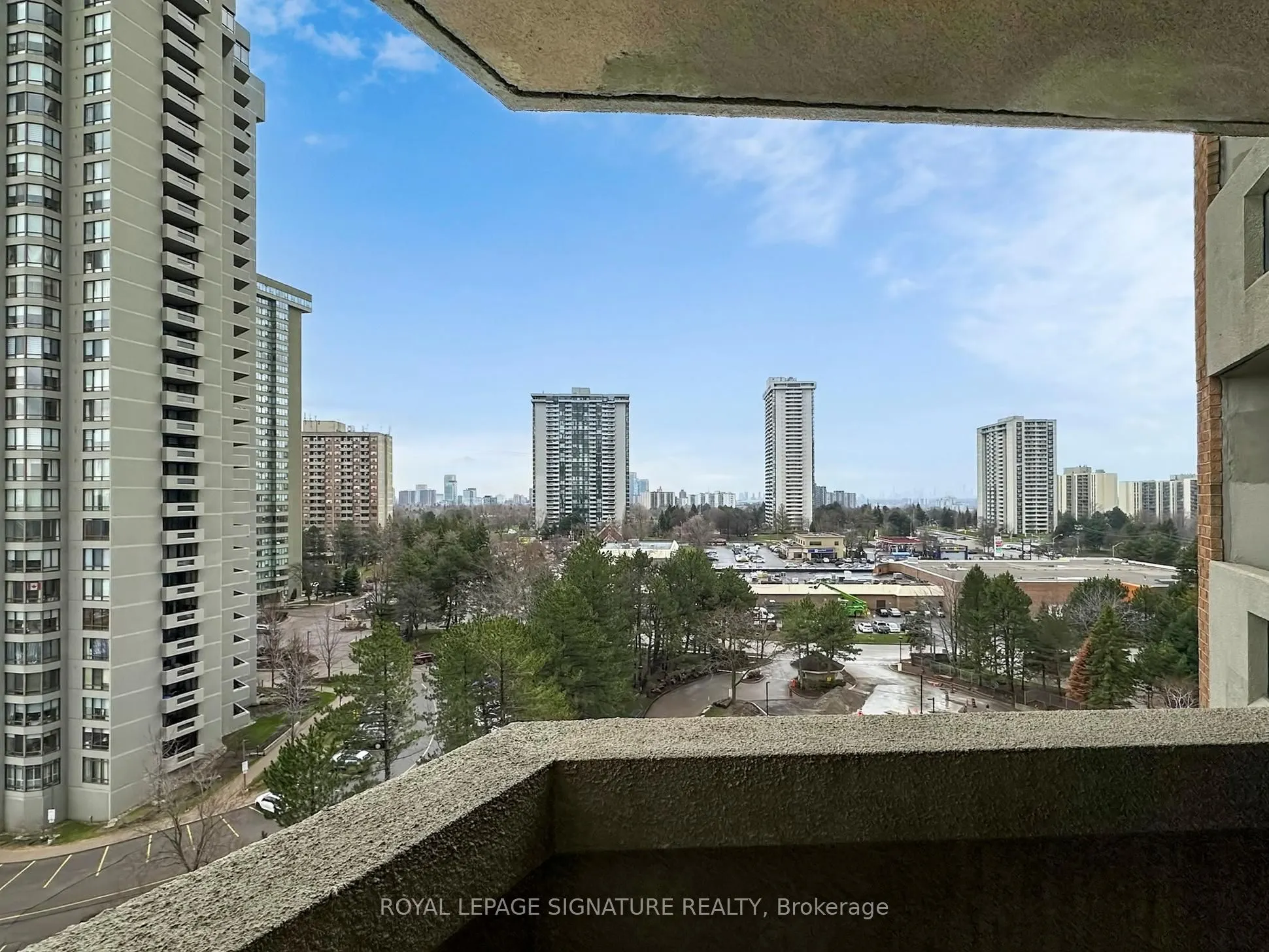 85 Skymark Drive #1001