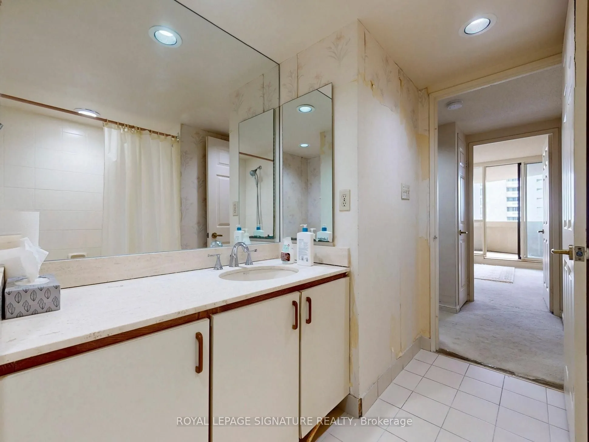 85 Skymark Drive #1001
