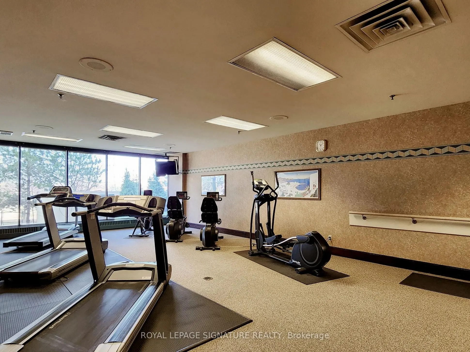 85 Skymark Drive #1001