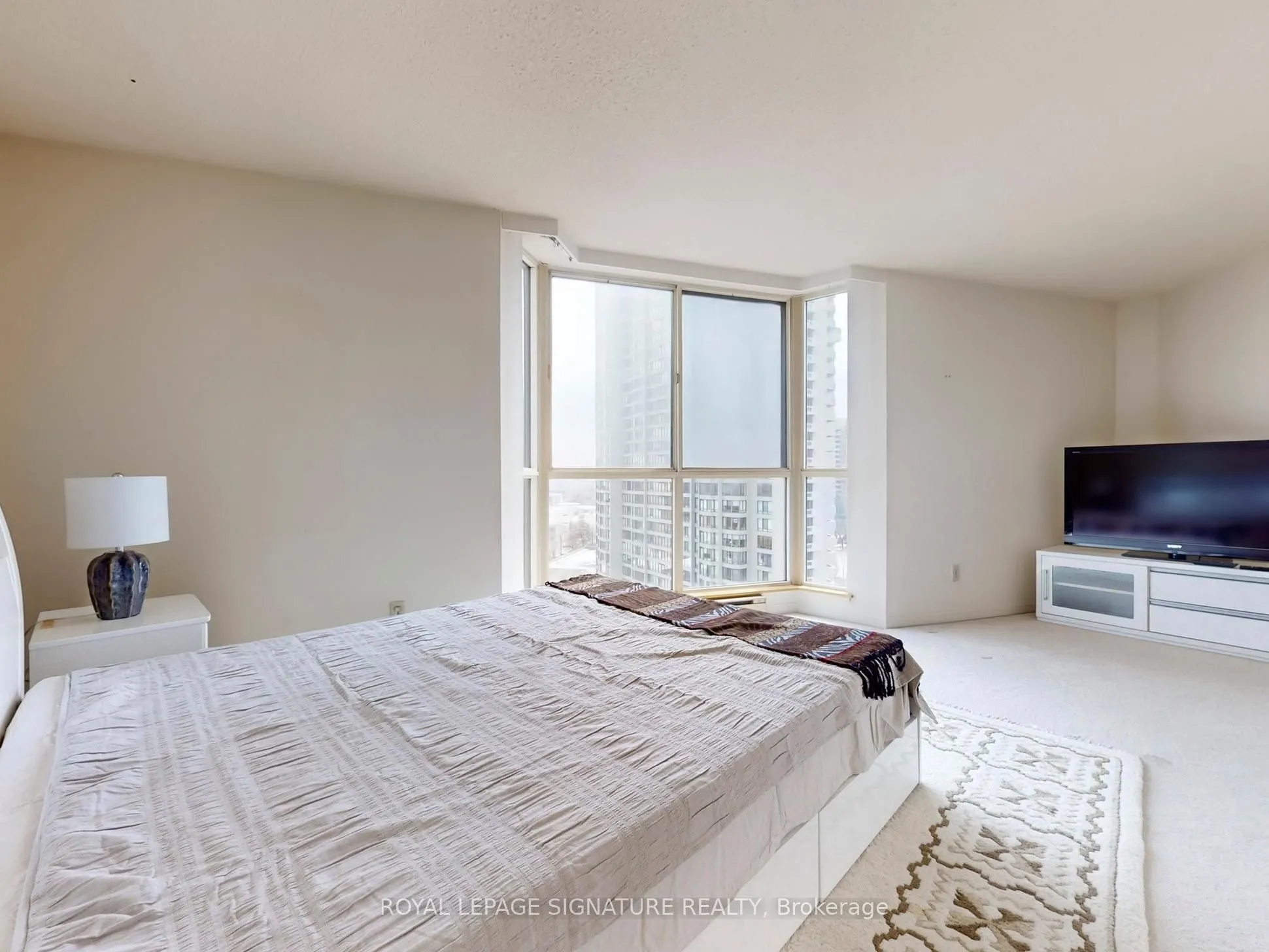 85 Skymark Drive #1001