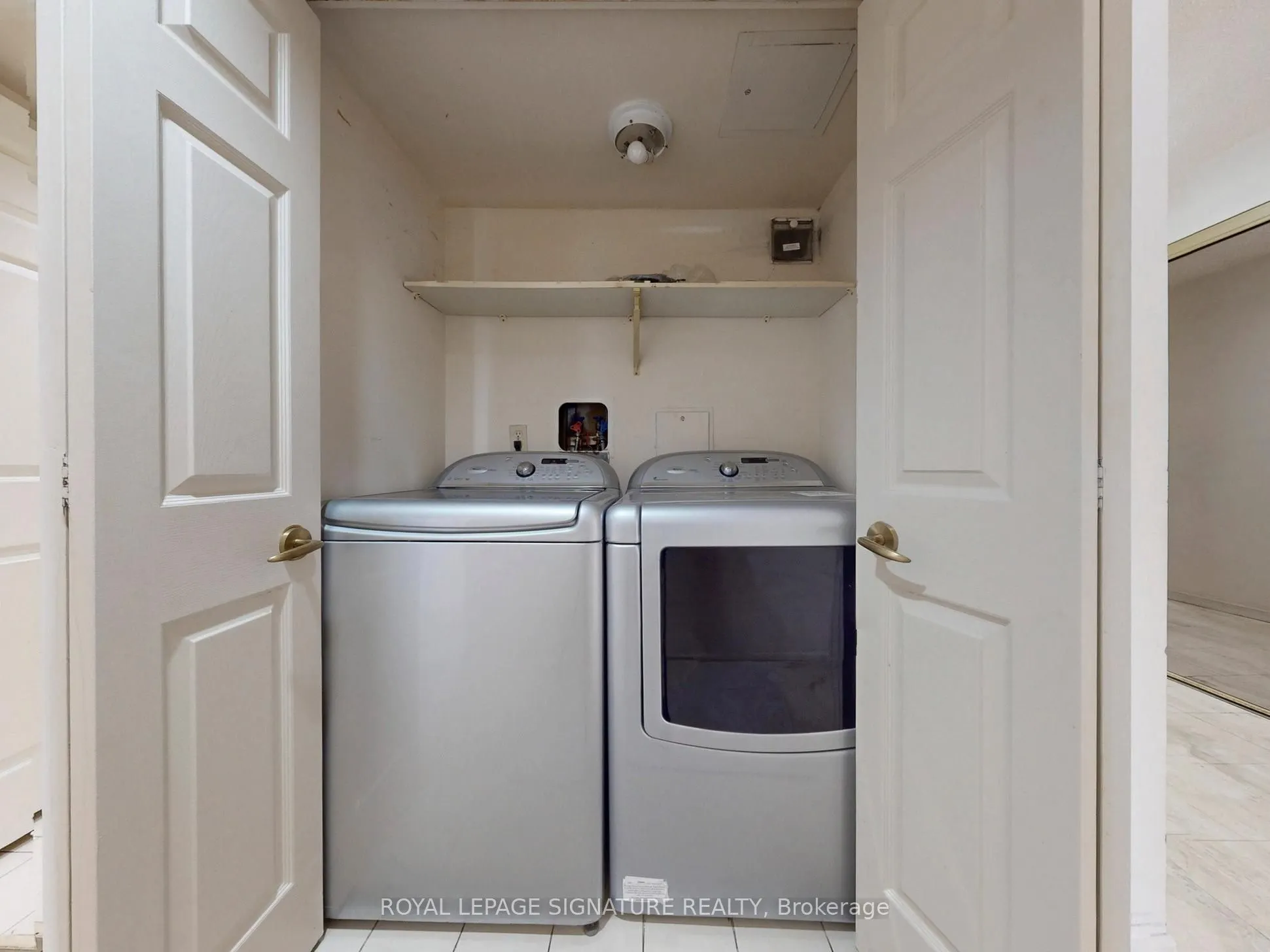 85 Skymark Drive #1001