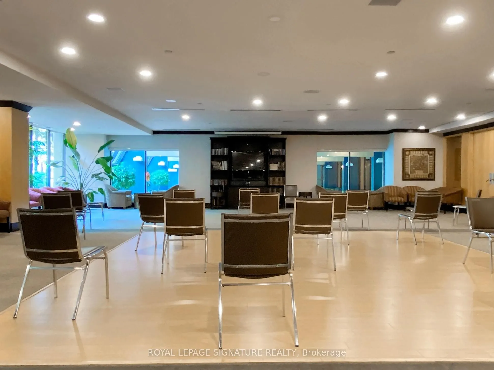 85 Skymark Drive #1001
