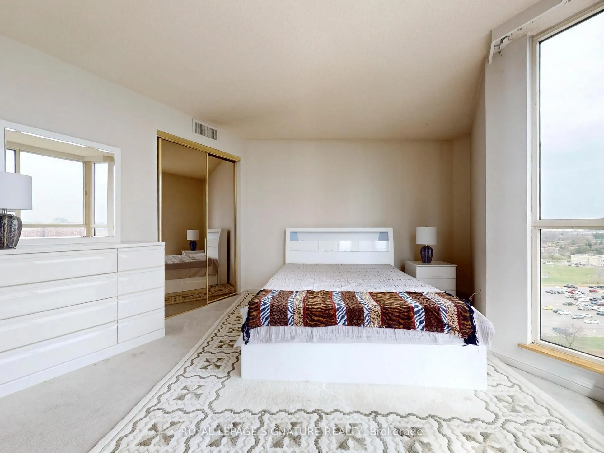 85 Skymark Drive #1001