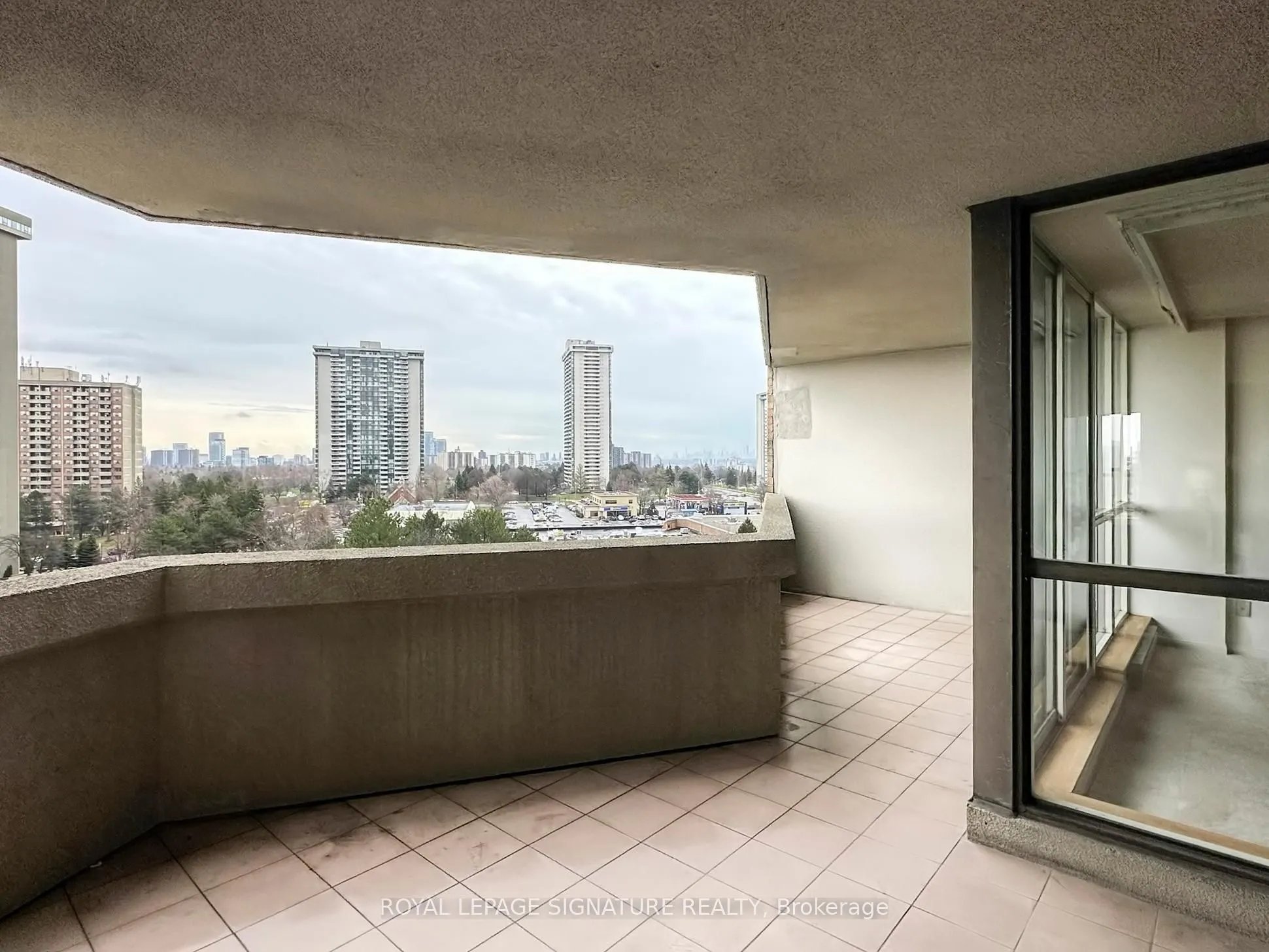 85 Skymark Drive #1001