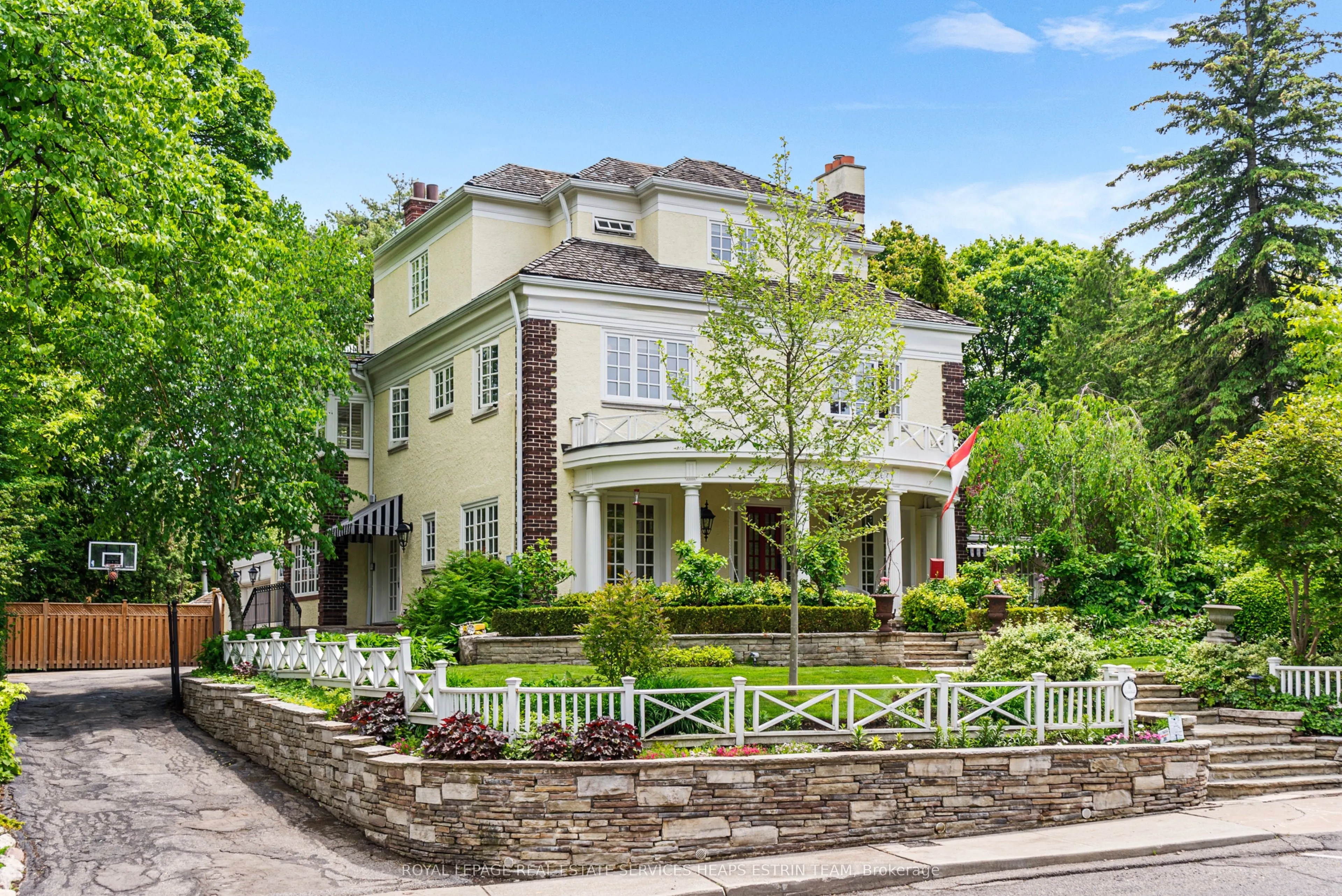 25 Strathgowan Crescent