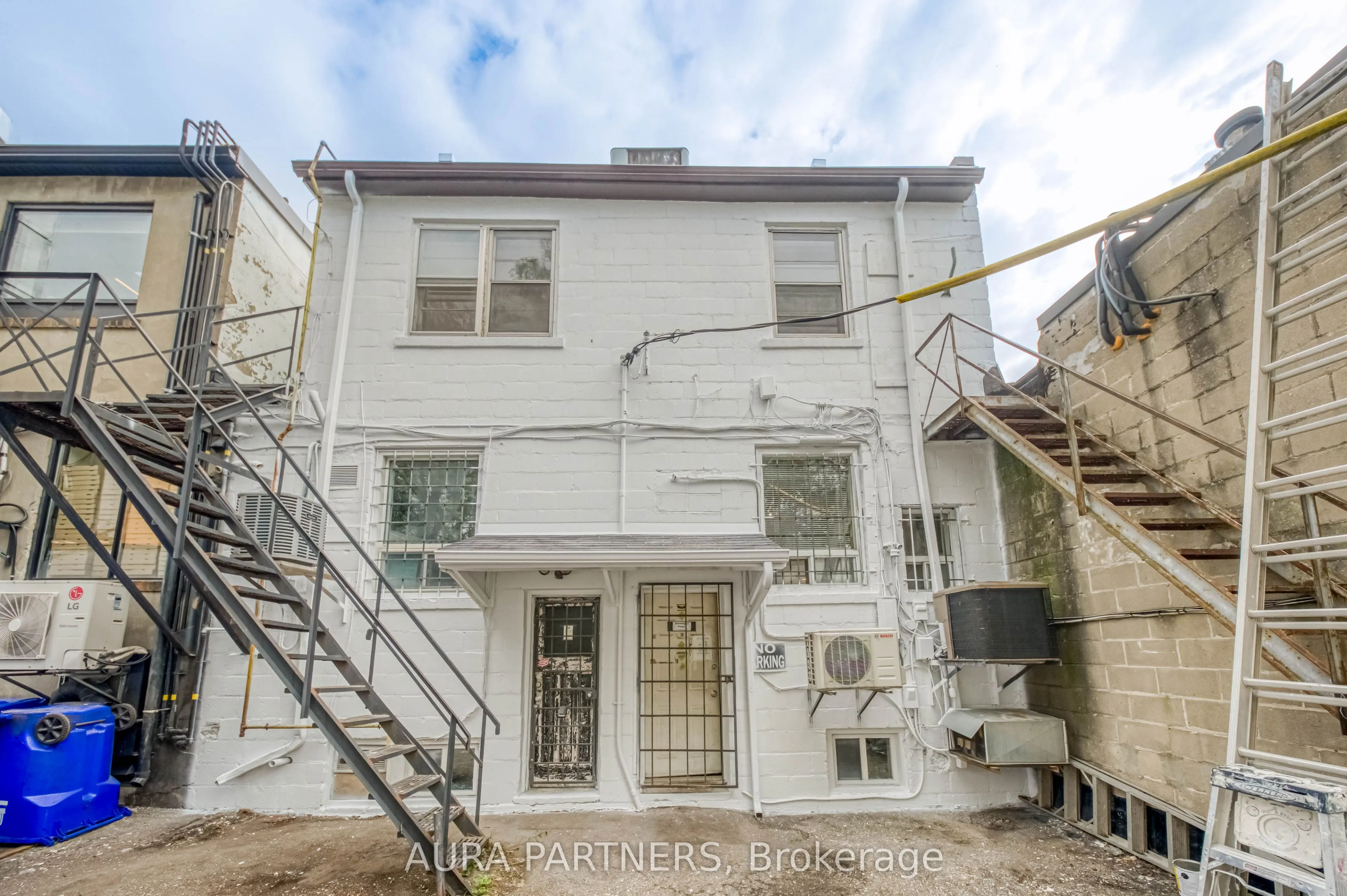 1726 Avenue Road