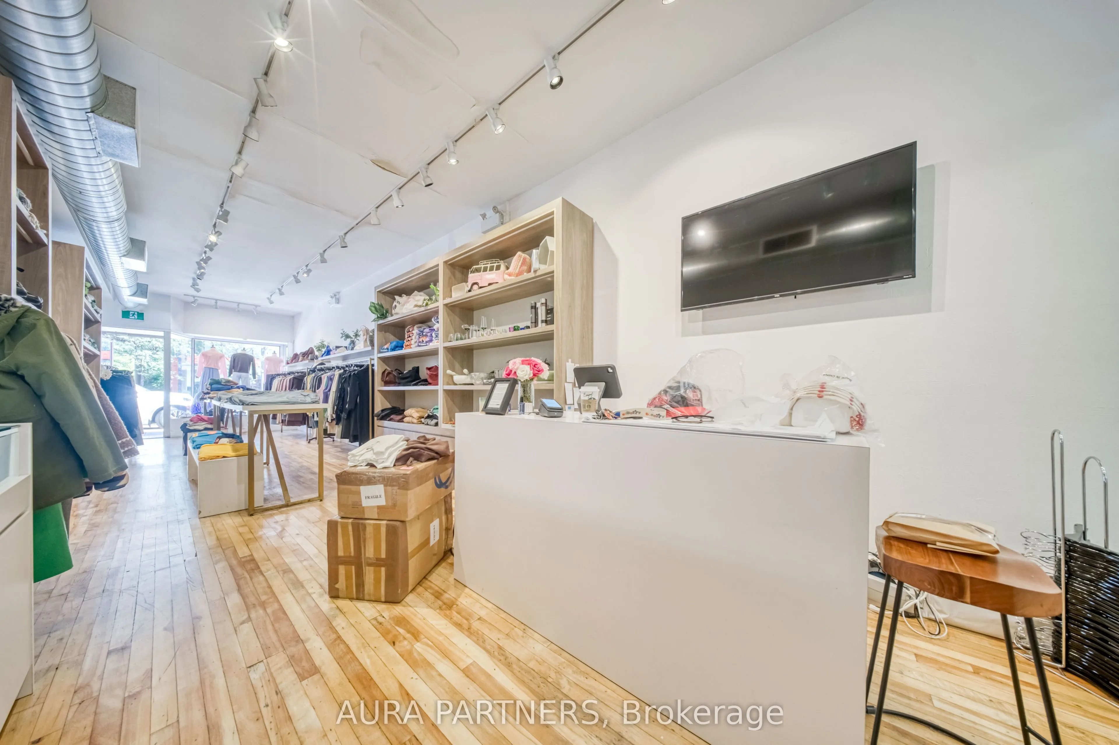 1726 Avenue Road