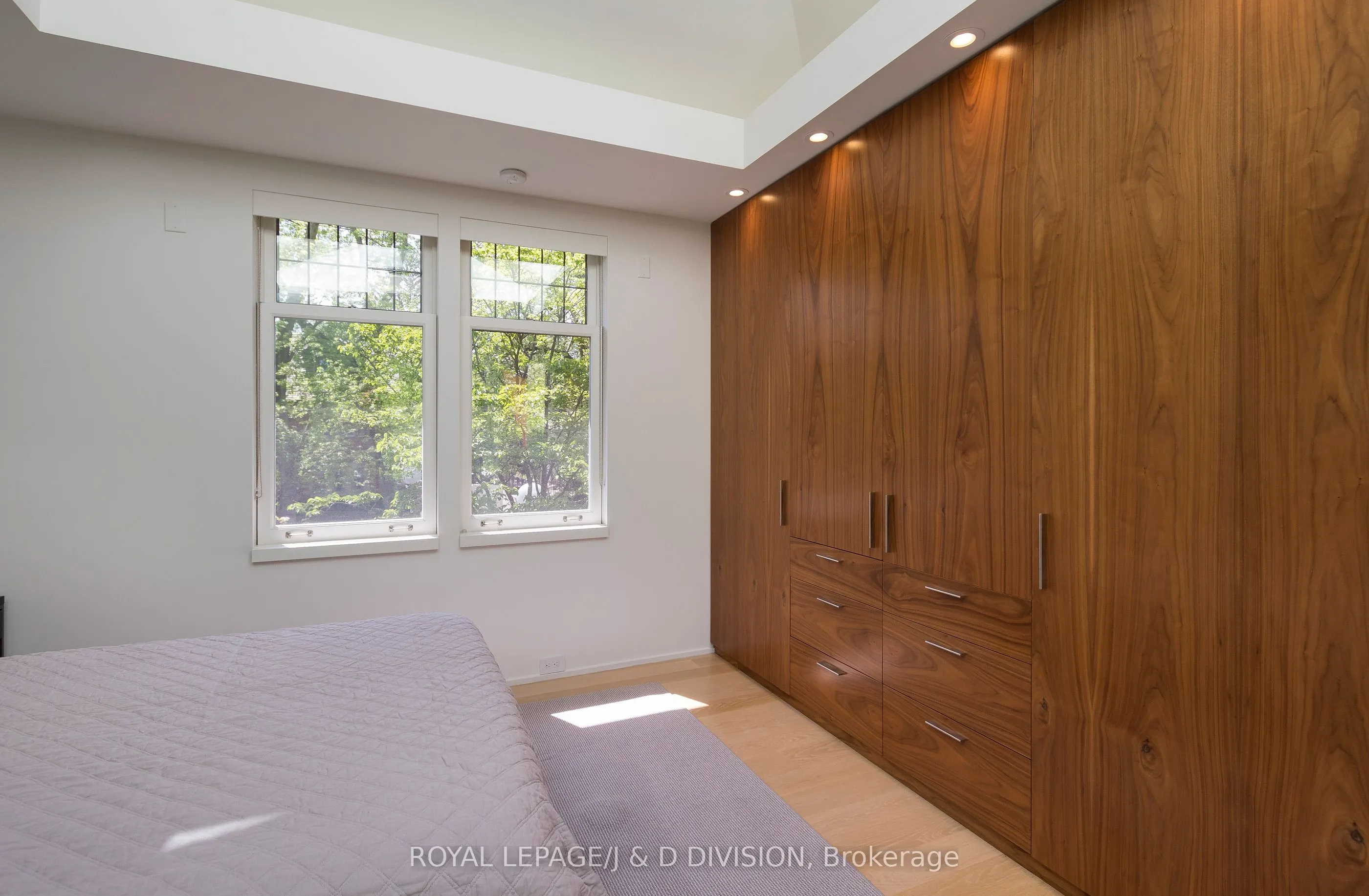 78 Roxborough Street E #400