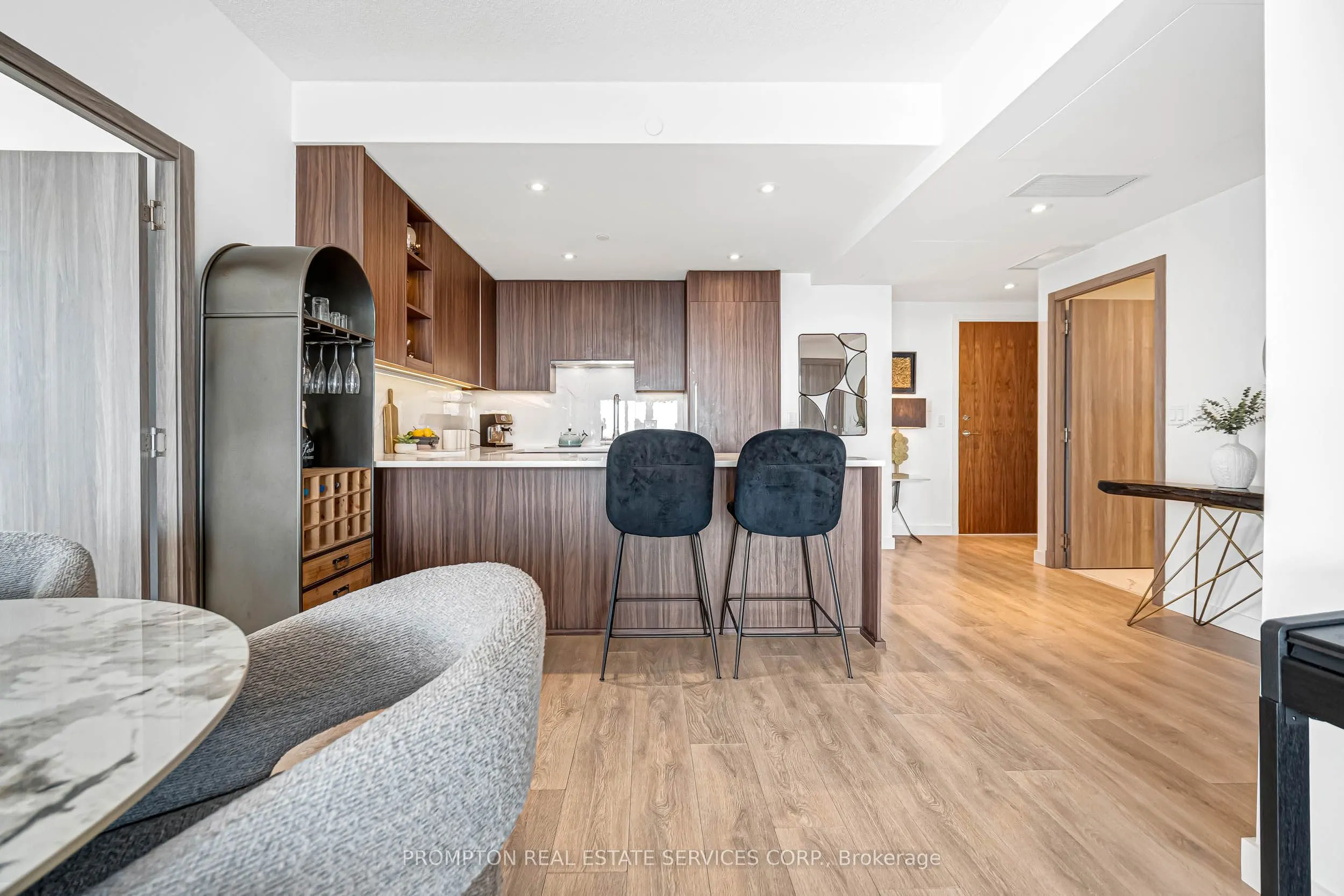 25 Mcmahon Drive #1803
