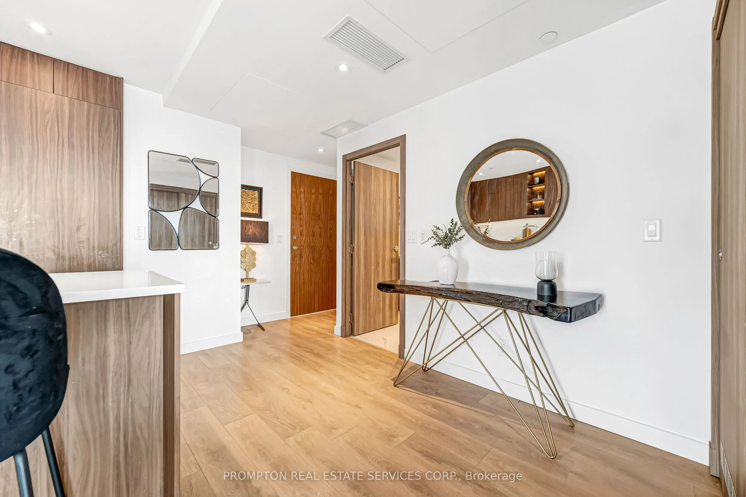 25 Mcmahon Drive #1803