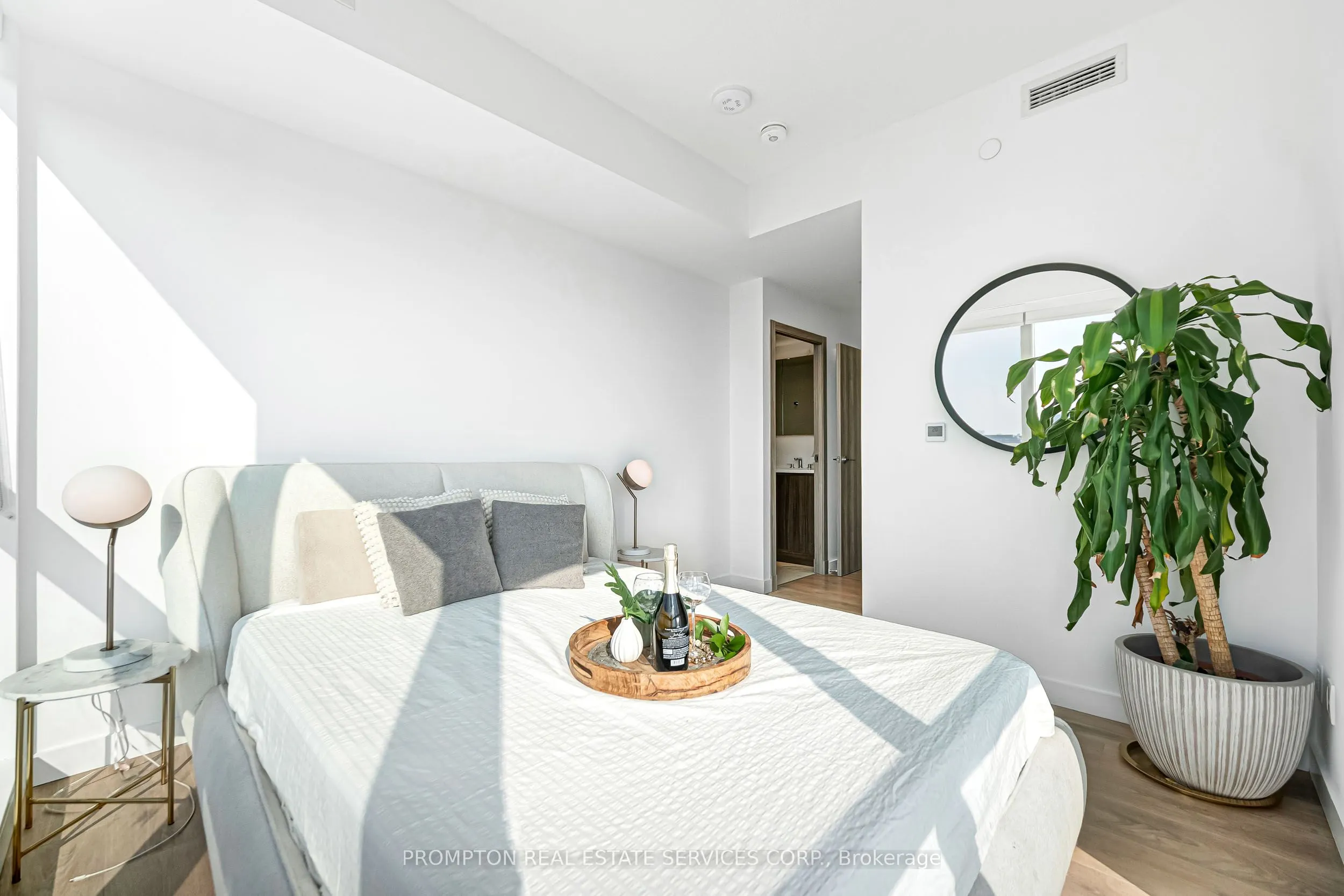 25 Mcmahon Drive #1803