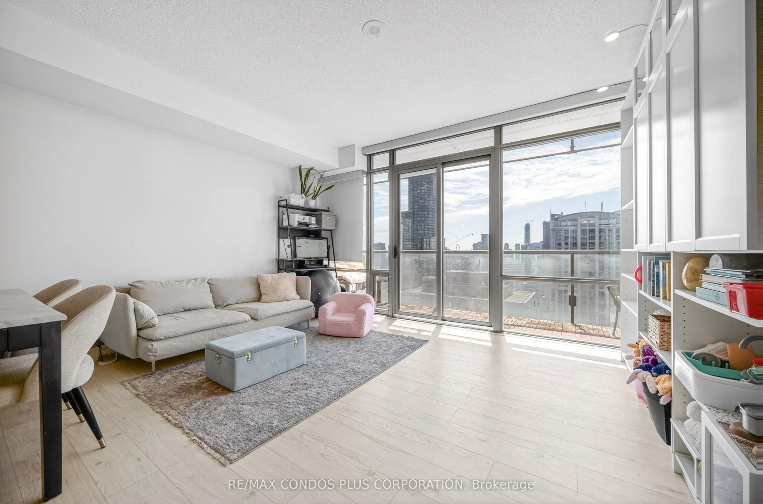 38 Grenville Street #4404