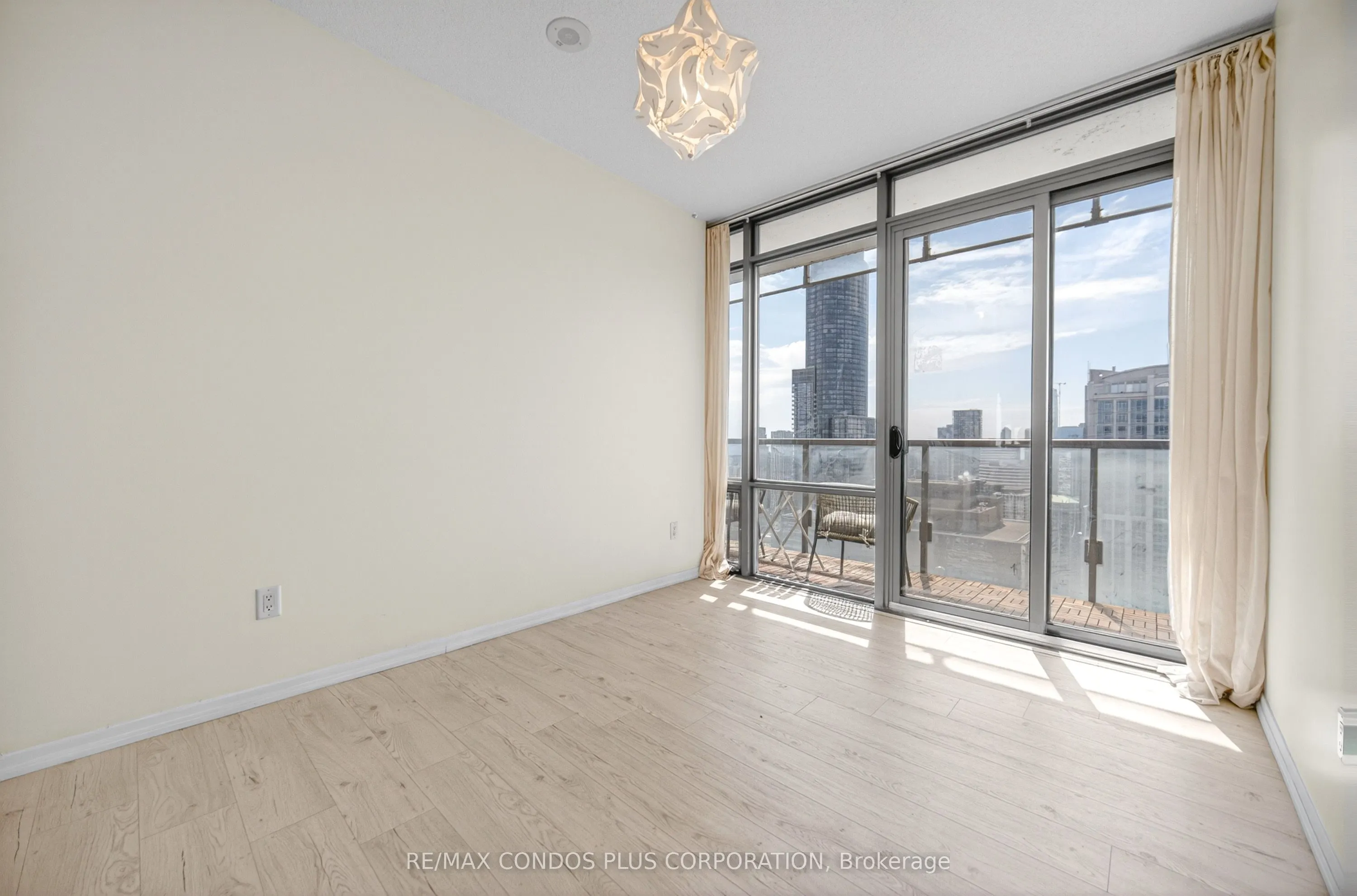 38 Grenville Street #4404