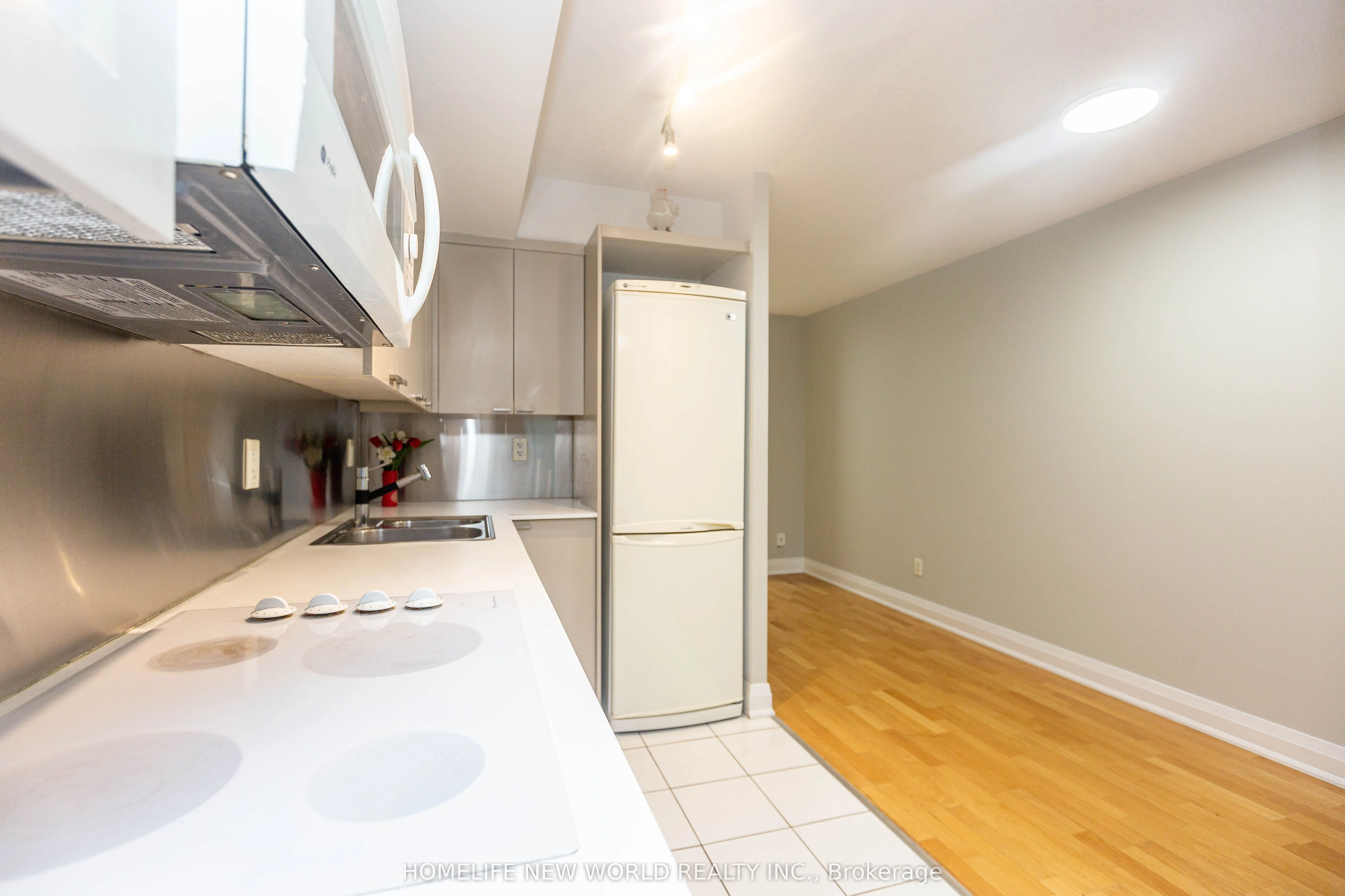 111 Elizabeth Street #951