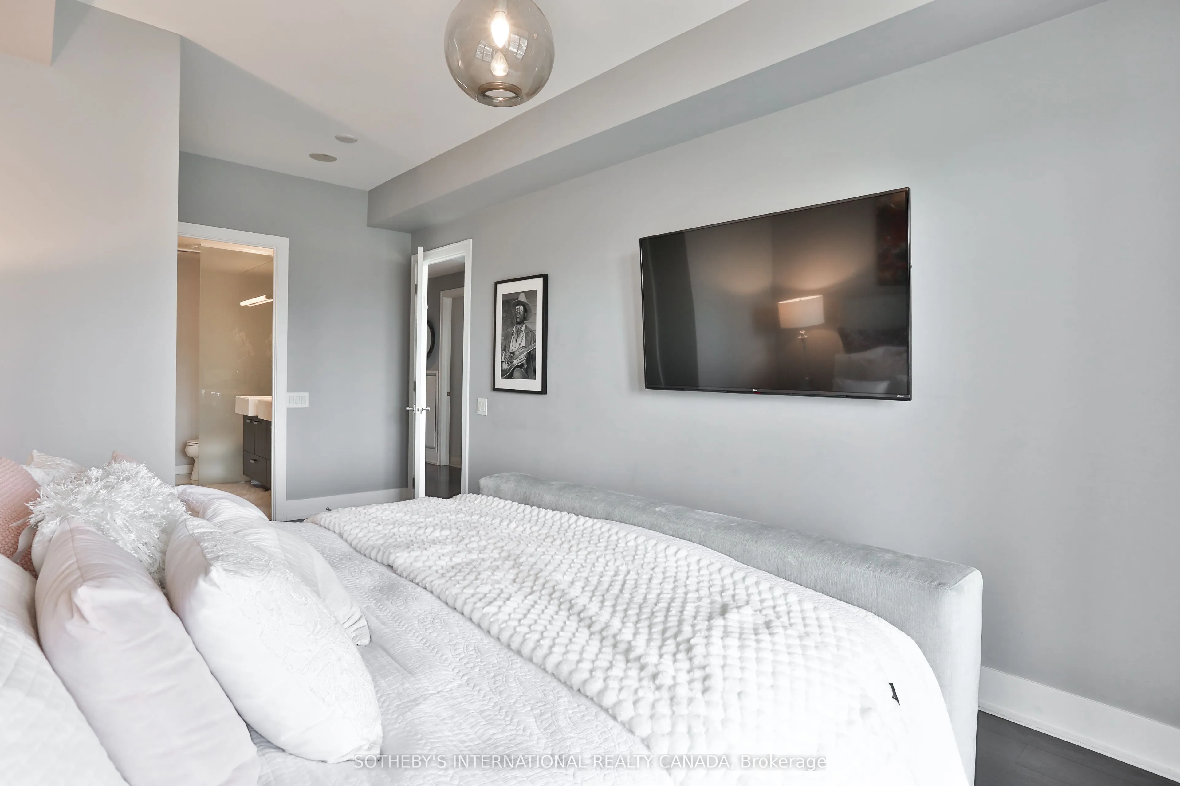 170 Avenue Road #811