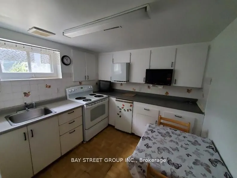 73 Regatta Crescent #Lower