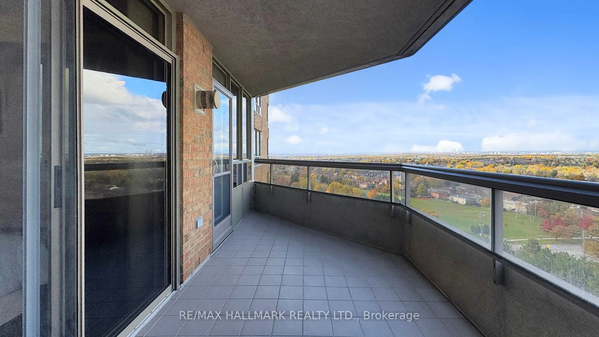 89 Skymark Drive #1610