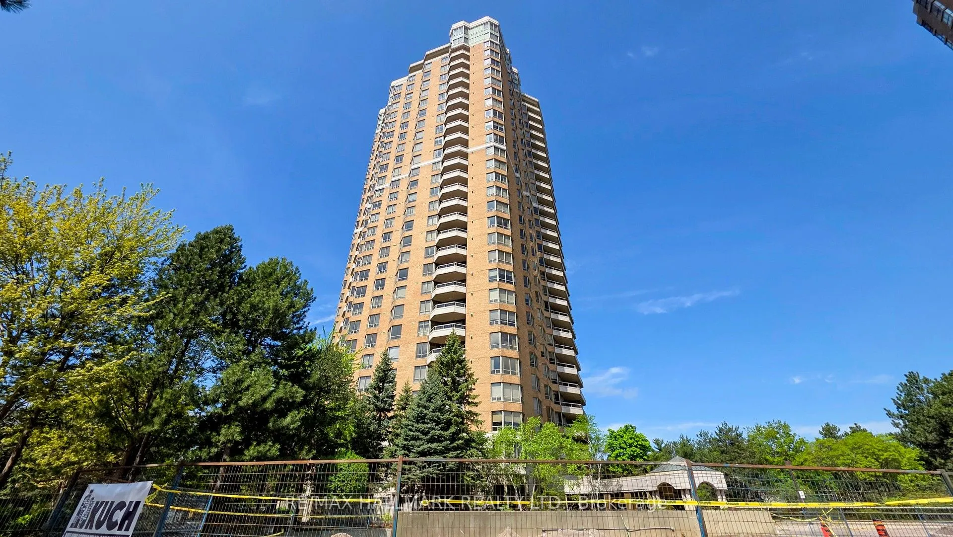 89 Skymark Drive #1610