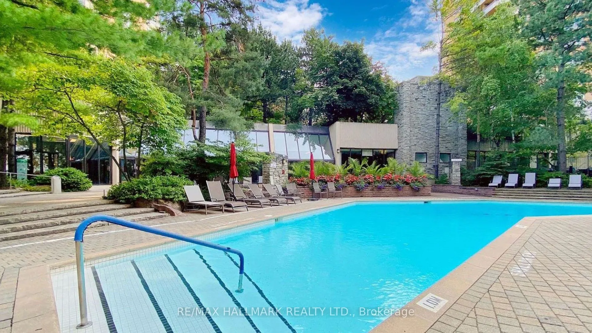 89 Skymark Drive #1610