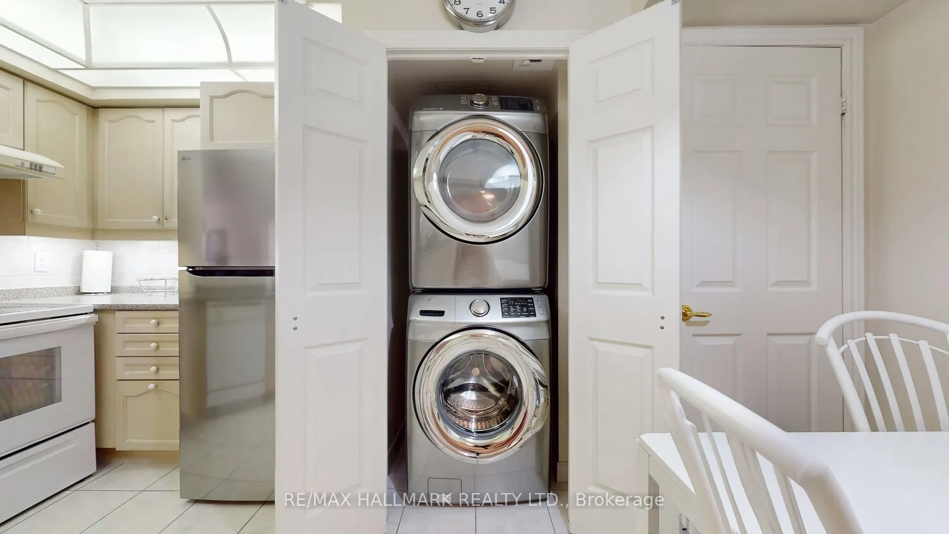 89 Skymark Drive #1610