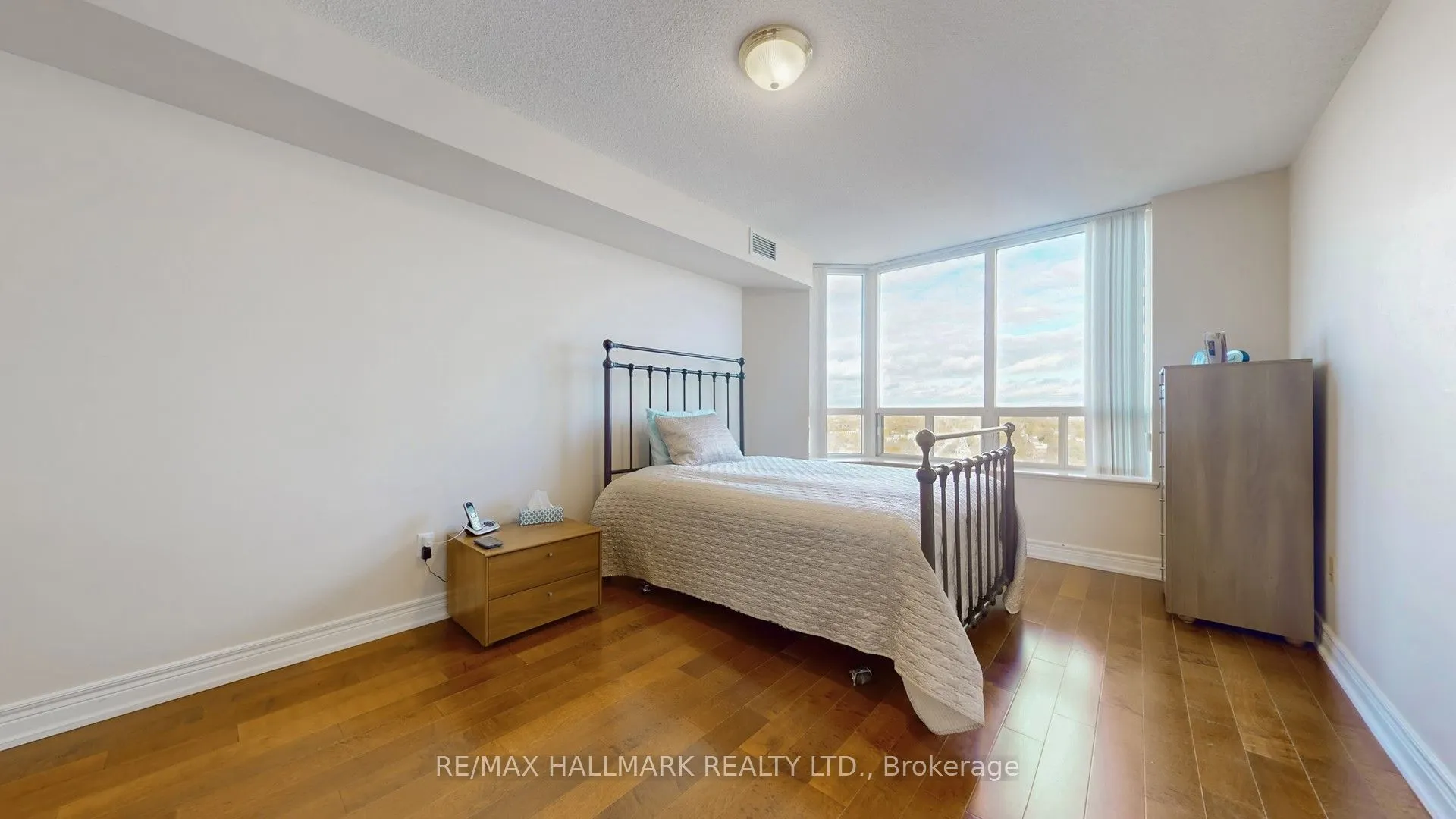 89 Skymark Drive #1610