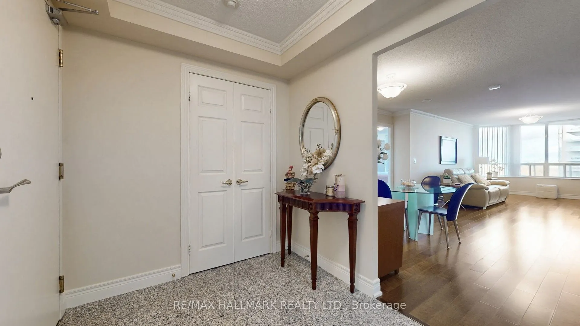 89 Skymark Drive #1610